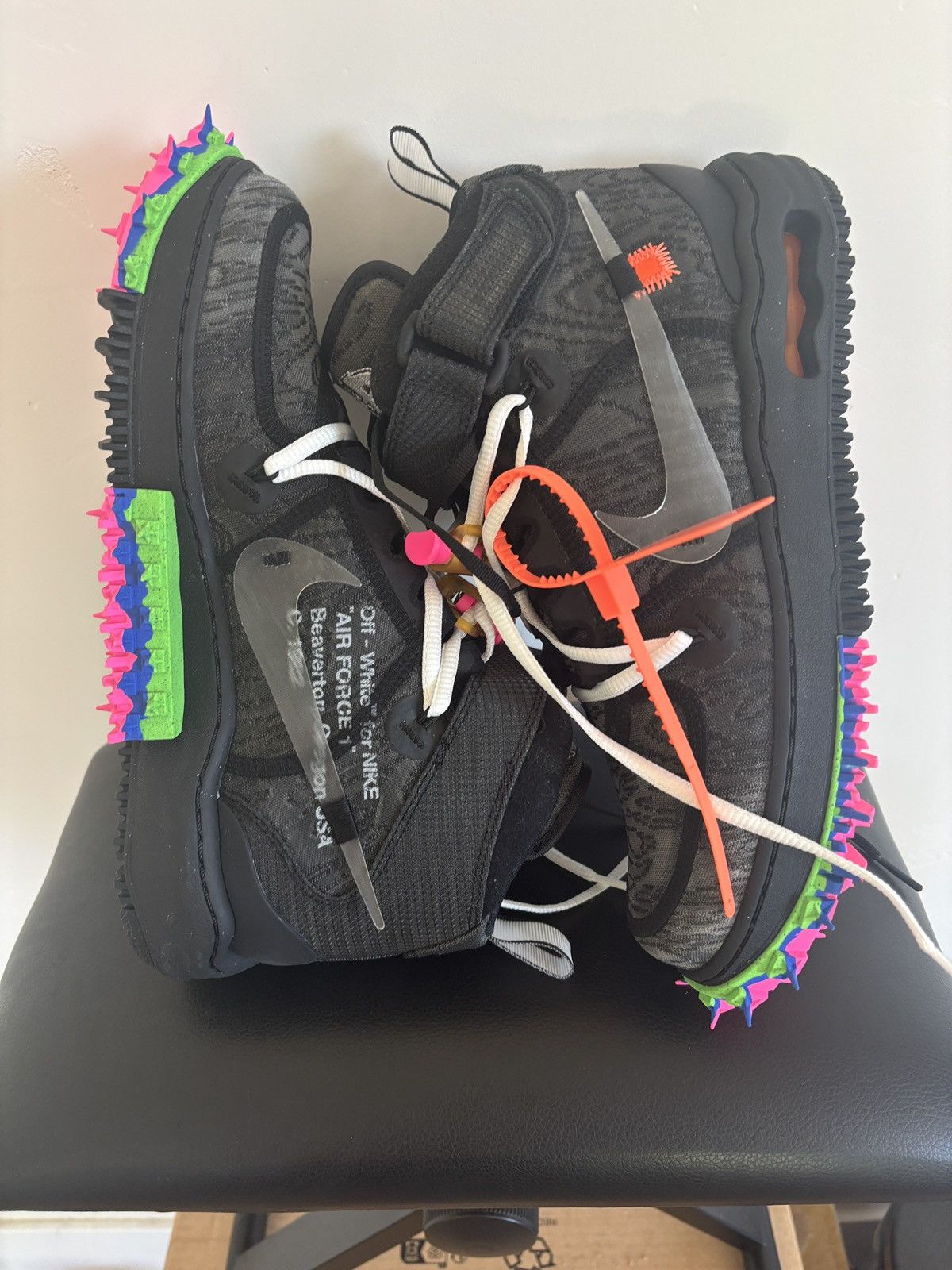 Nike × Off-White Off-White Air Force 1 Mid Black Size US 9 / EU 42 - 1 Thumbnail