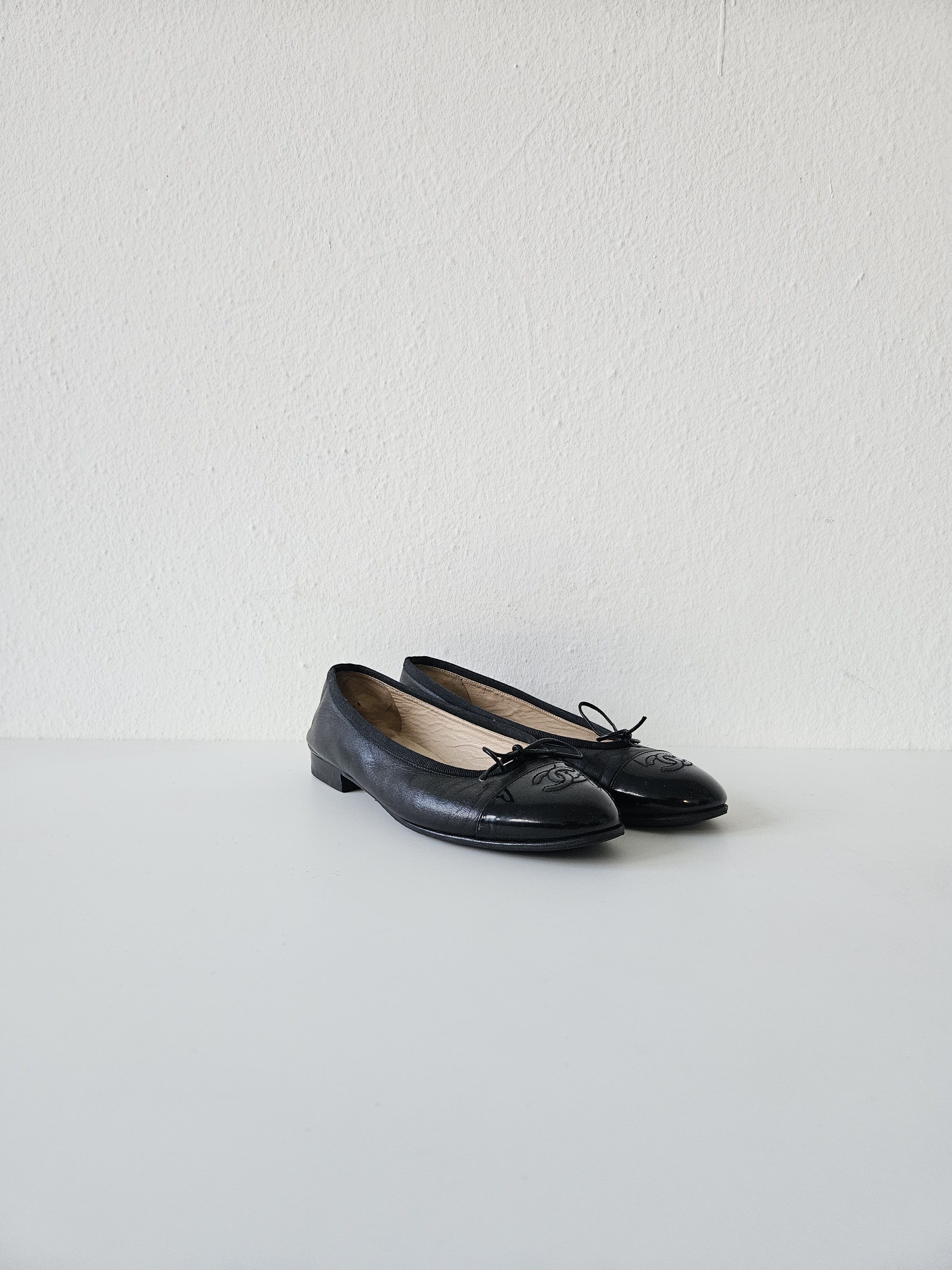 Chanel Vintage Chanel ribbon CC logo ballet flats Size US 7.5 / IT 37.5 - 5 Thumbnail