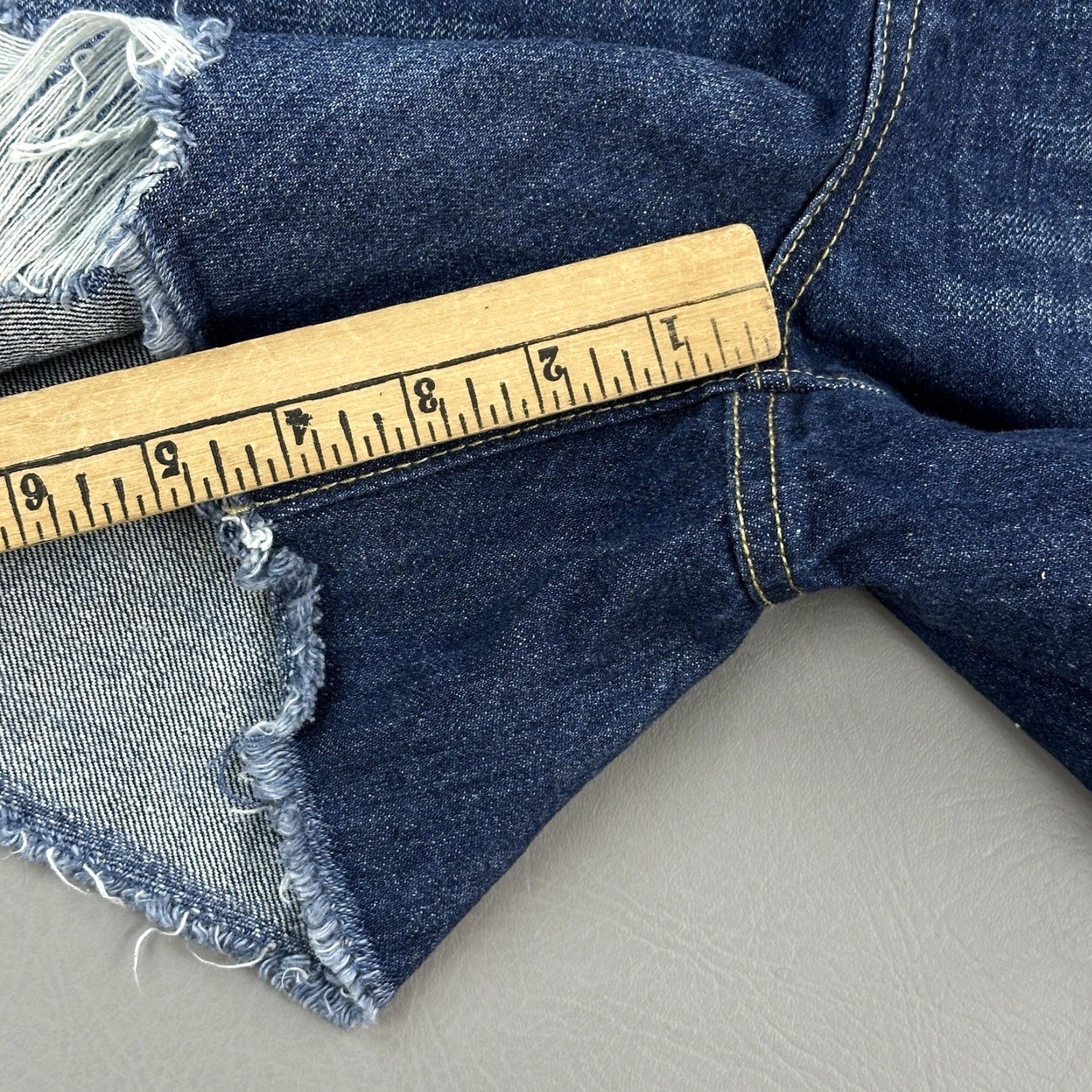 Vintage Seven7 Weekend Shorts Women’s 8 Dark Wash Fray Hem Distressed Outdoor NWT Size 30" / US 8 / IT 44 - 2 Thumbnail