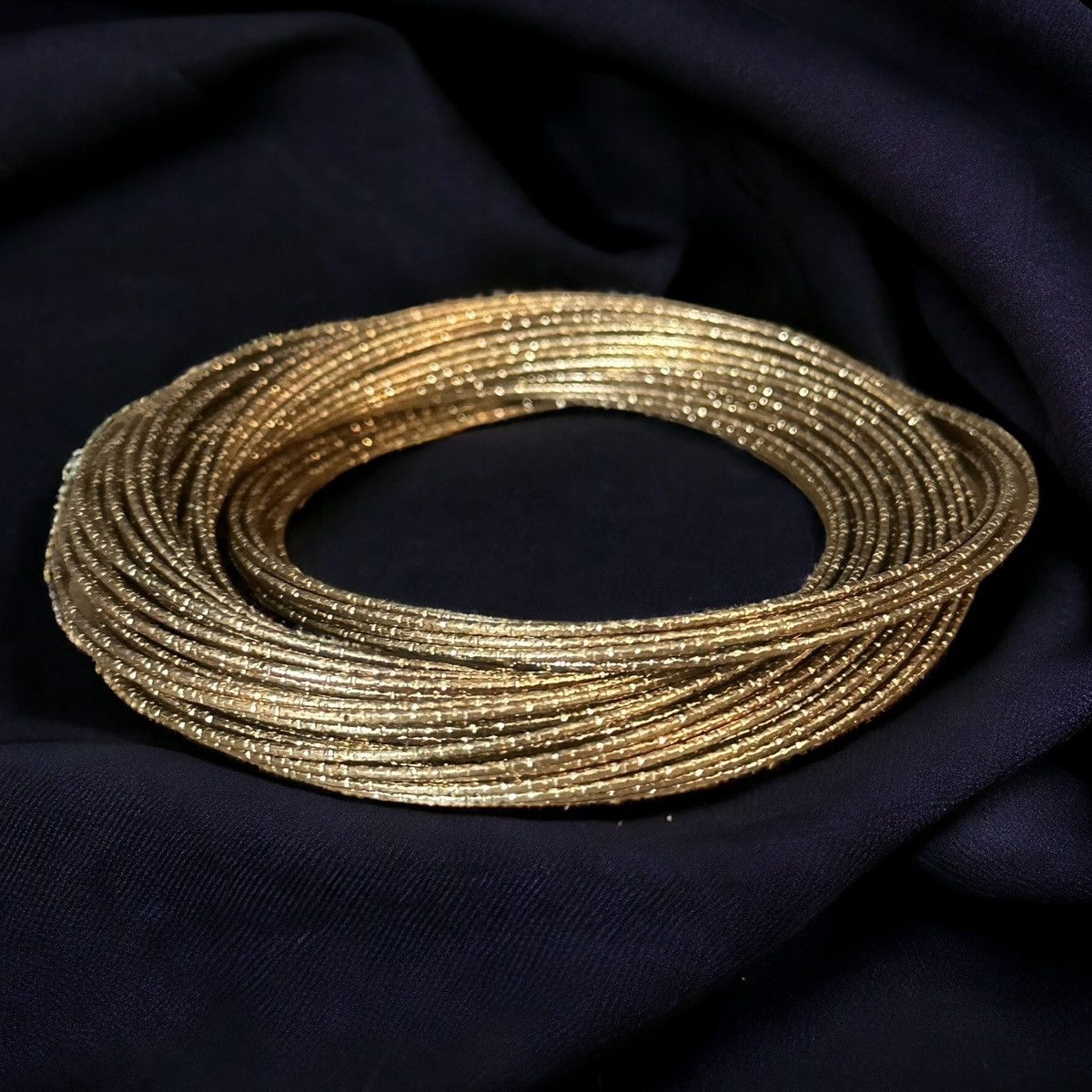 Other Gold tone interlocking bangle bracelet Size ONE SIZE - 1 Thumbnail