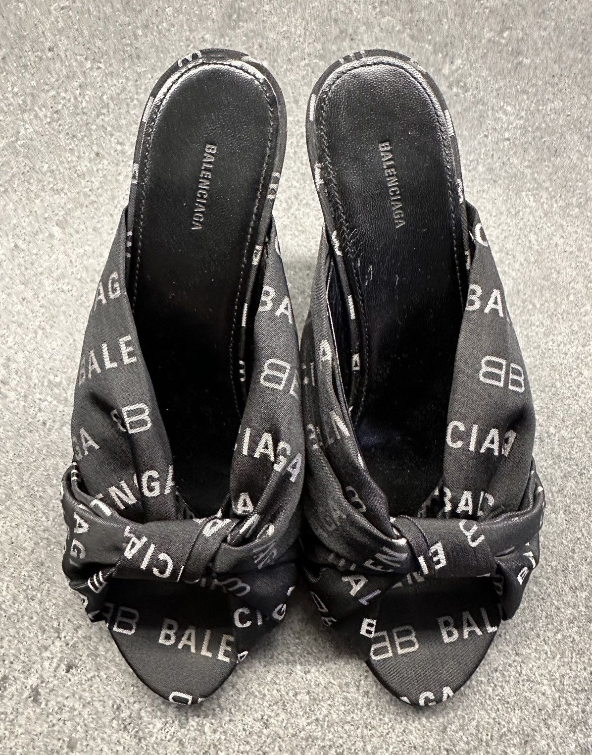 Balenciaga Balenciaga Black Fabric Logo Drapy Mules Size 38 Shoes Size US 8 / IT 38 - 6 Thumbnail