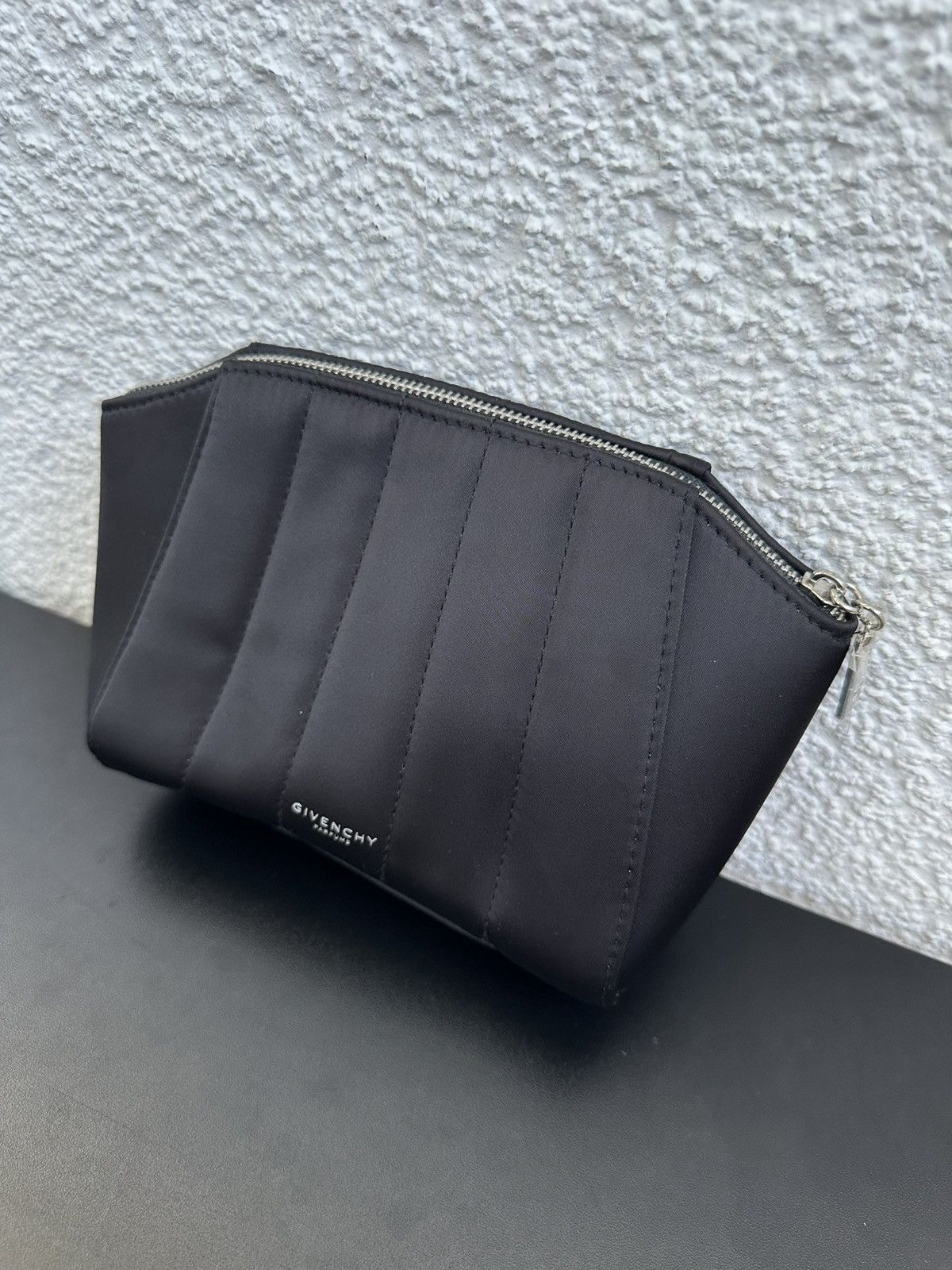 Designer × Givenchy Givenchy Beauty Bag Pouch New Size ONE SIZE - 5 Thumbnail