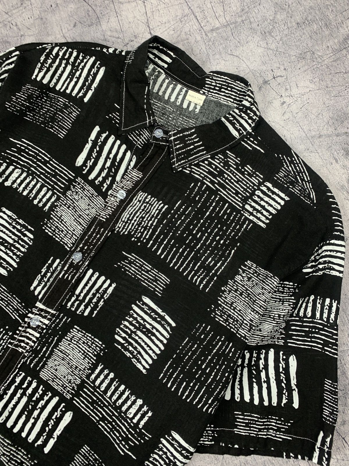 Vintage Vintage Crazy Art Shirt Short Sleeve Y2K Abstract Pattern Size US XXL / EU 58 / 5 - 2 Thumbnail