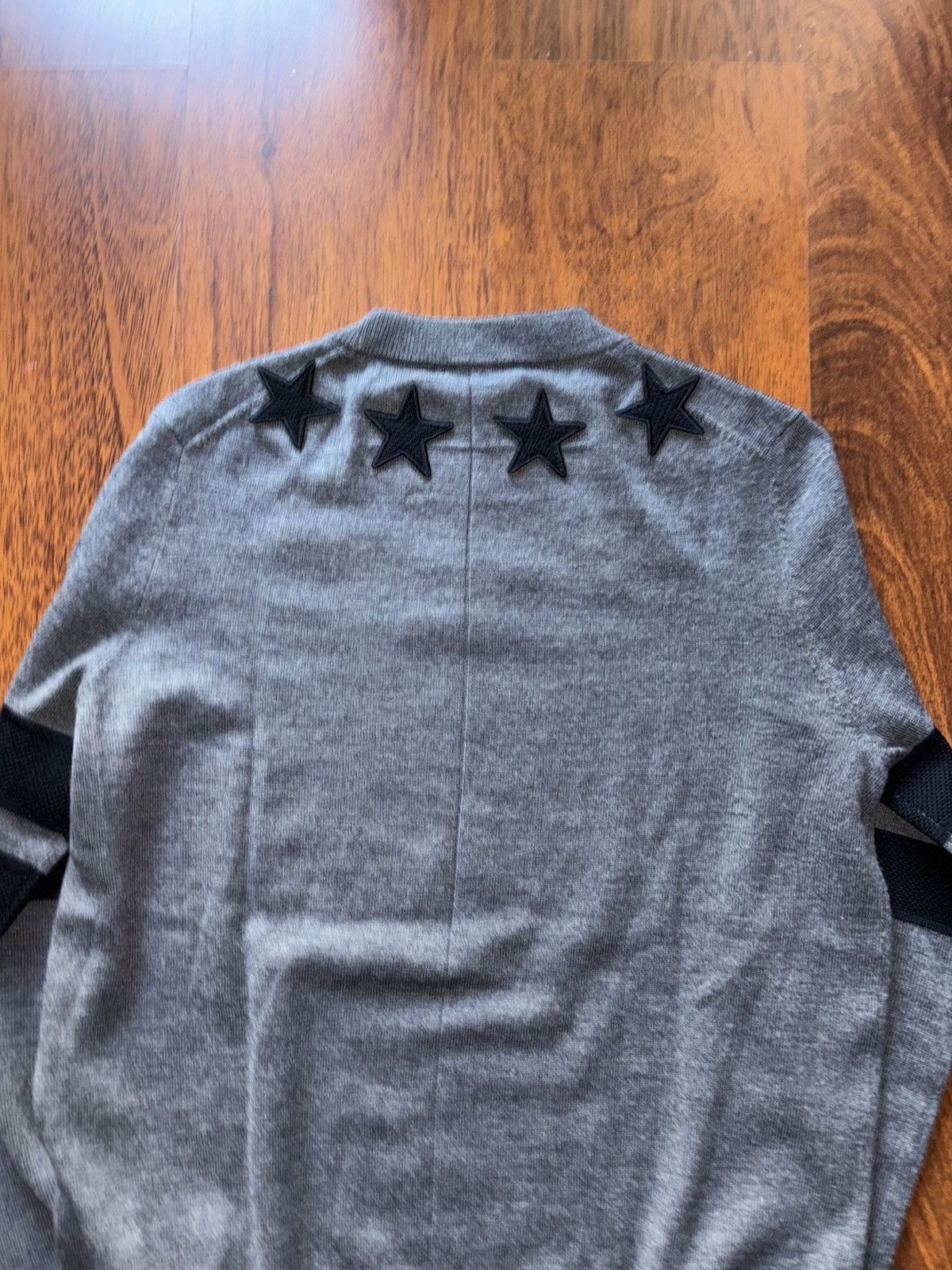 Givenchy Givenchy embroidered star sweater Size US S / EU 44-46 / 1 - 3 Thumbnail