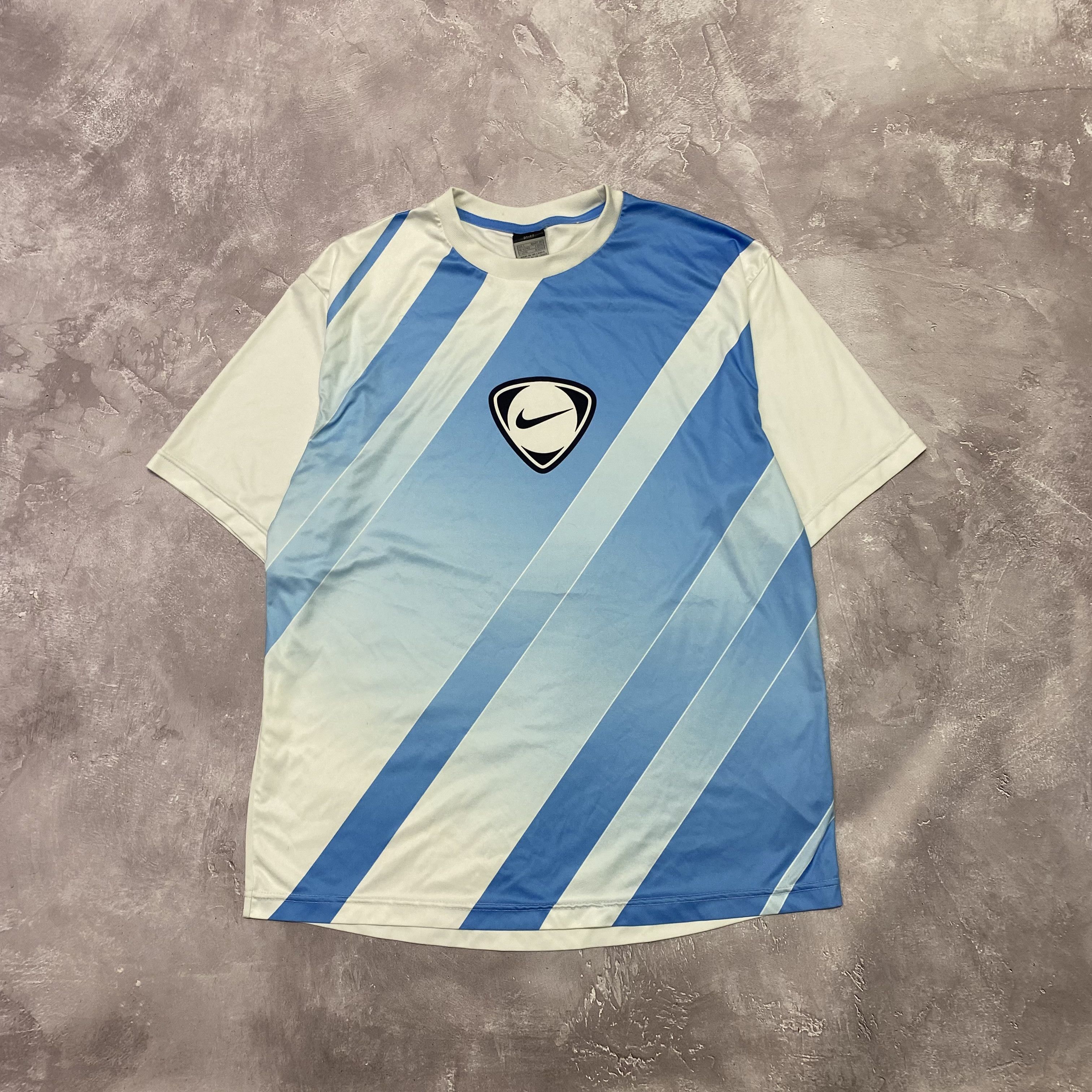 Nike Vintage Nike Team Jersey Central Logo Tee Size US L / EU 52-54 / 3 - 1 Thumbnail