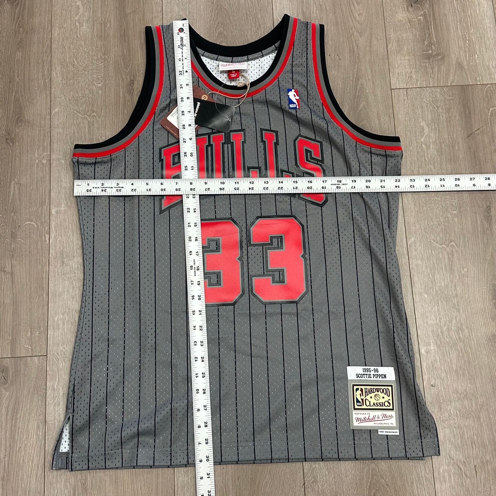 Mitchell & Ness New Mitchell & Ness Chicago Bulls Scottie Pippen 1995 jersey Size US L / EU 52-54 / 3 - 5 Thumbnail