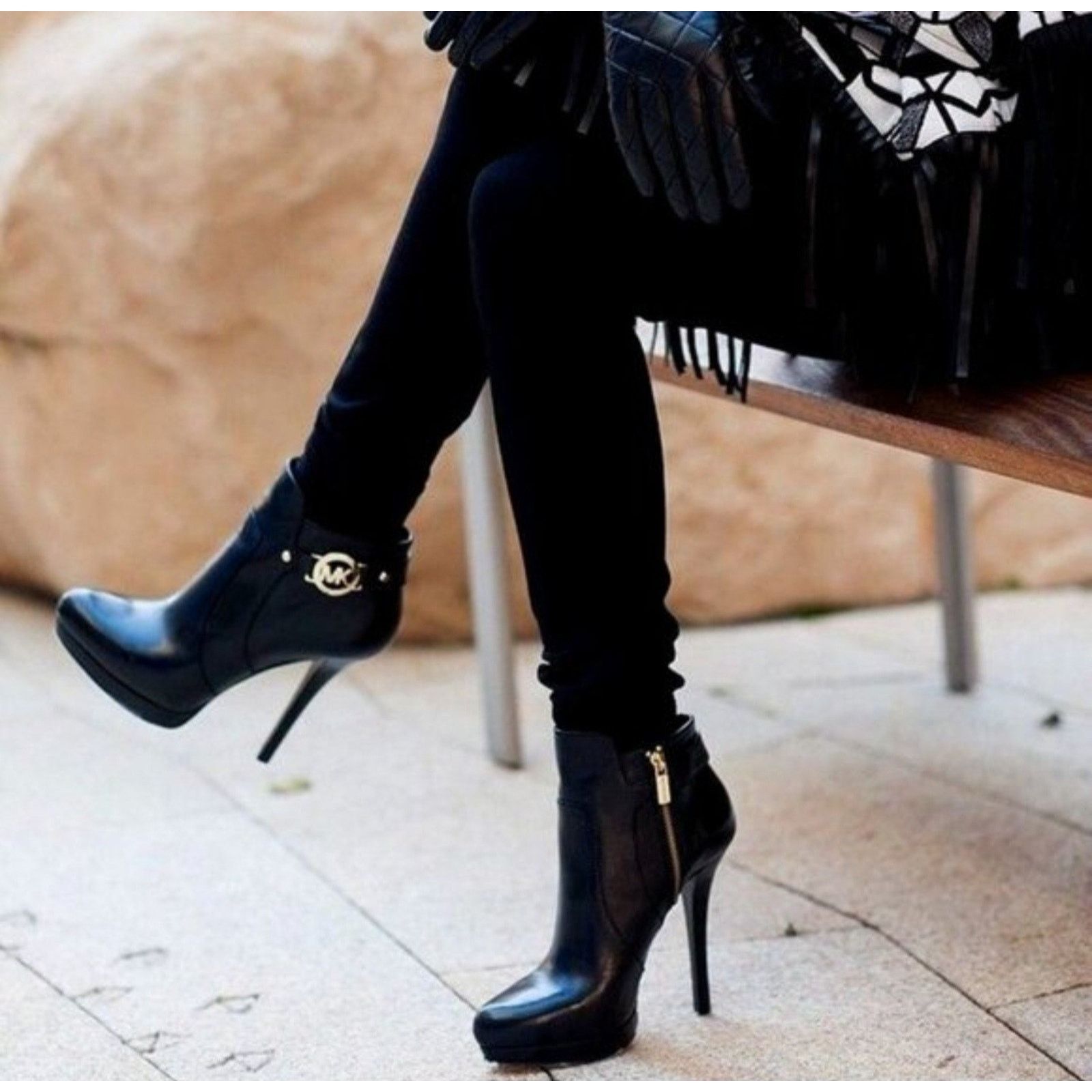 Michael Kors MICHAEL Michael Kors Wyatt Leather Ankle Booties GUC $195 6M Size US 6 / IT 36 - 1 Thumbnail