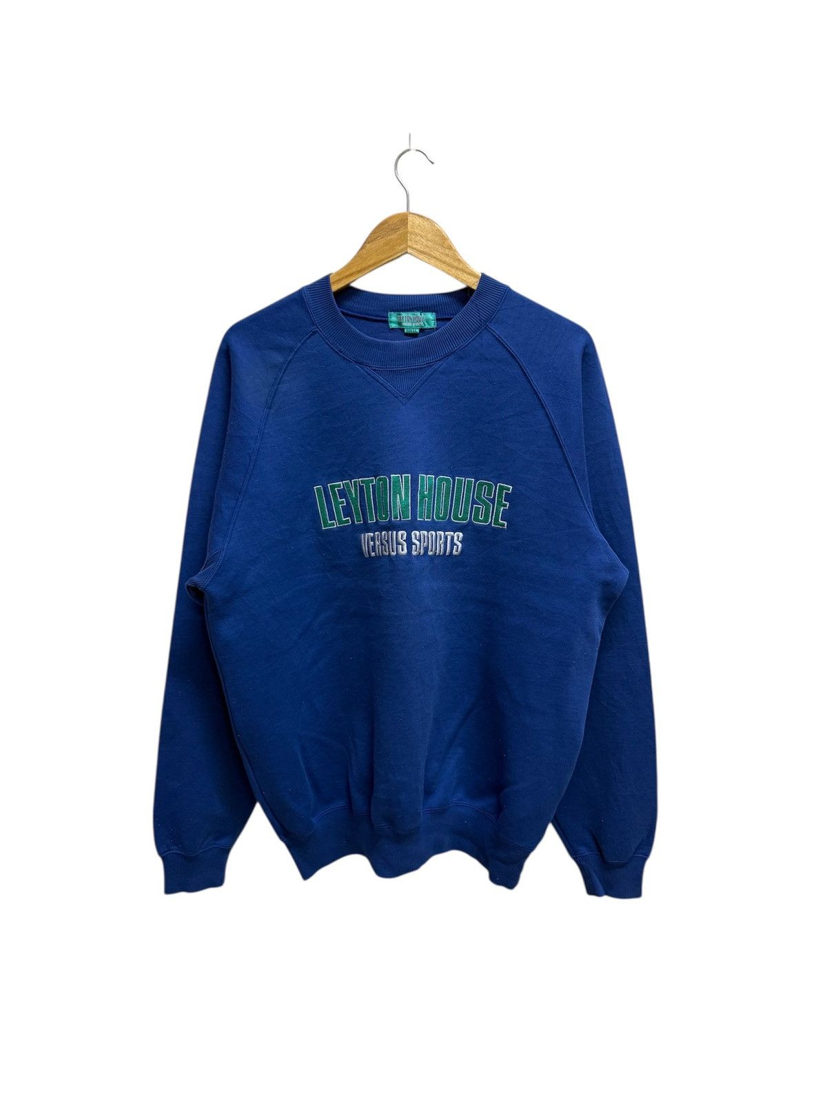 Vintage Vintage 90s Leyton House Versus Sports Biglog Sweatshirt Size US XL / EU 56 / 4 - 1 Thumbnail