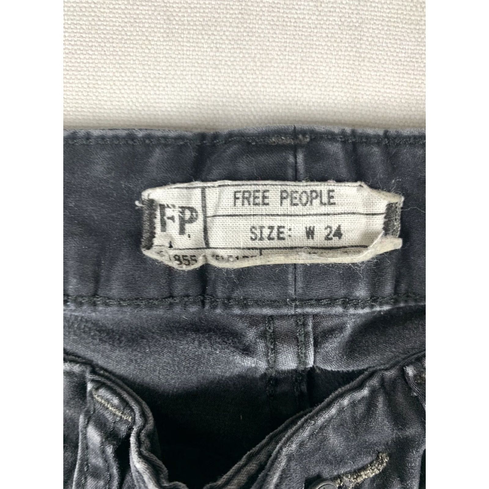 Free People FREE PEOPLE SKINNY JEANS BLACK WOMENS SIZE 24 Size 42" / US 20 - 5 Thumbnail