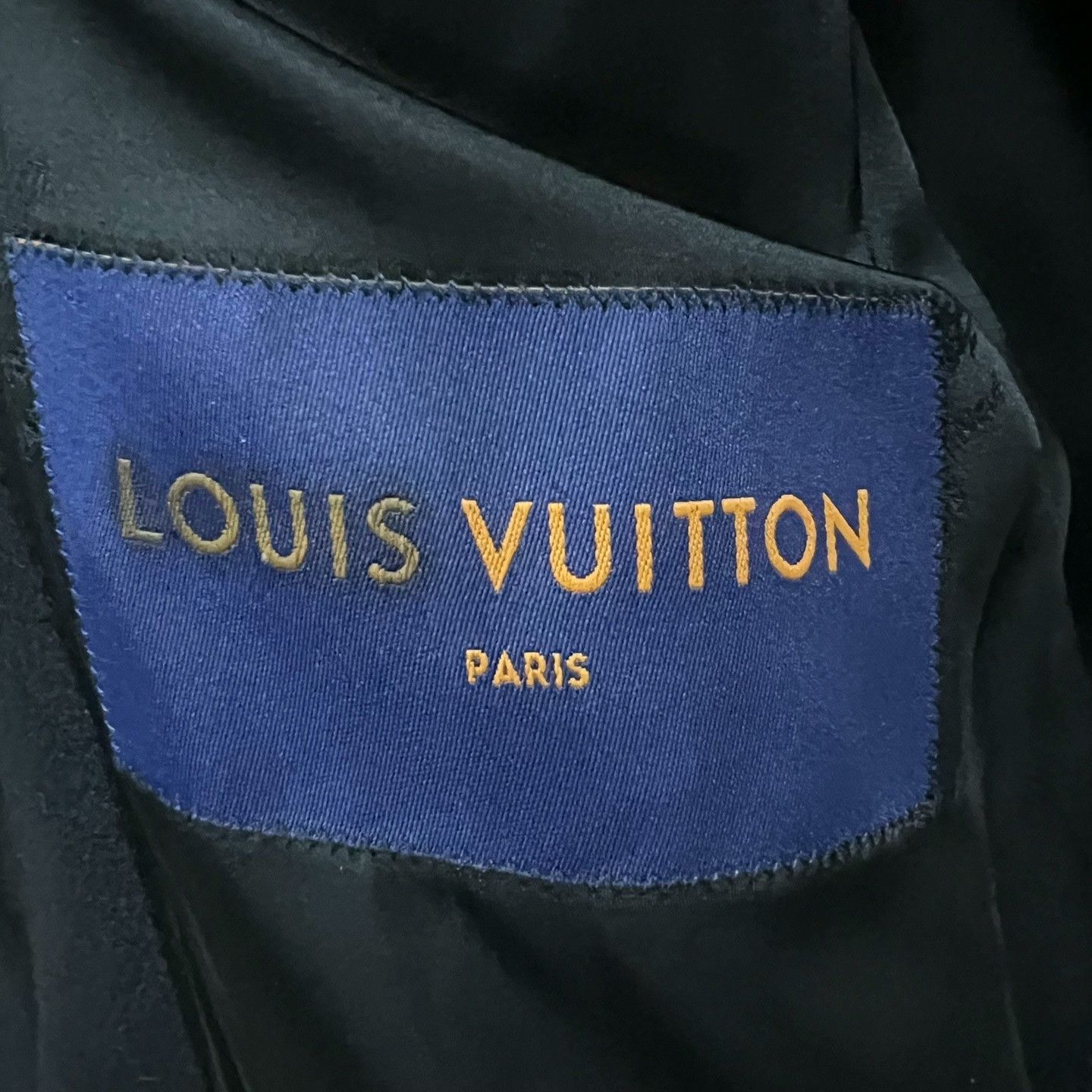 Louis Vuitton Louis Vuitton Embossed Logo Double-Breasted Coat Size US S / EU 44-46 / 1 - 3 Thumbnail