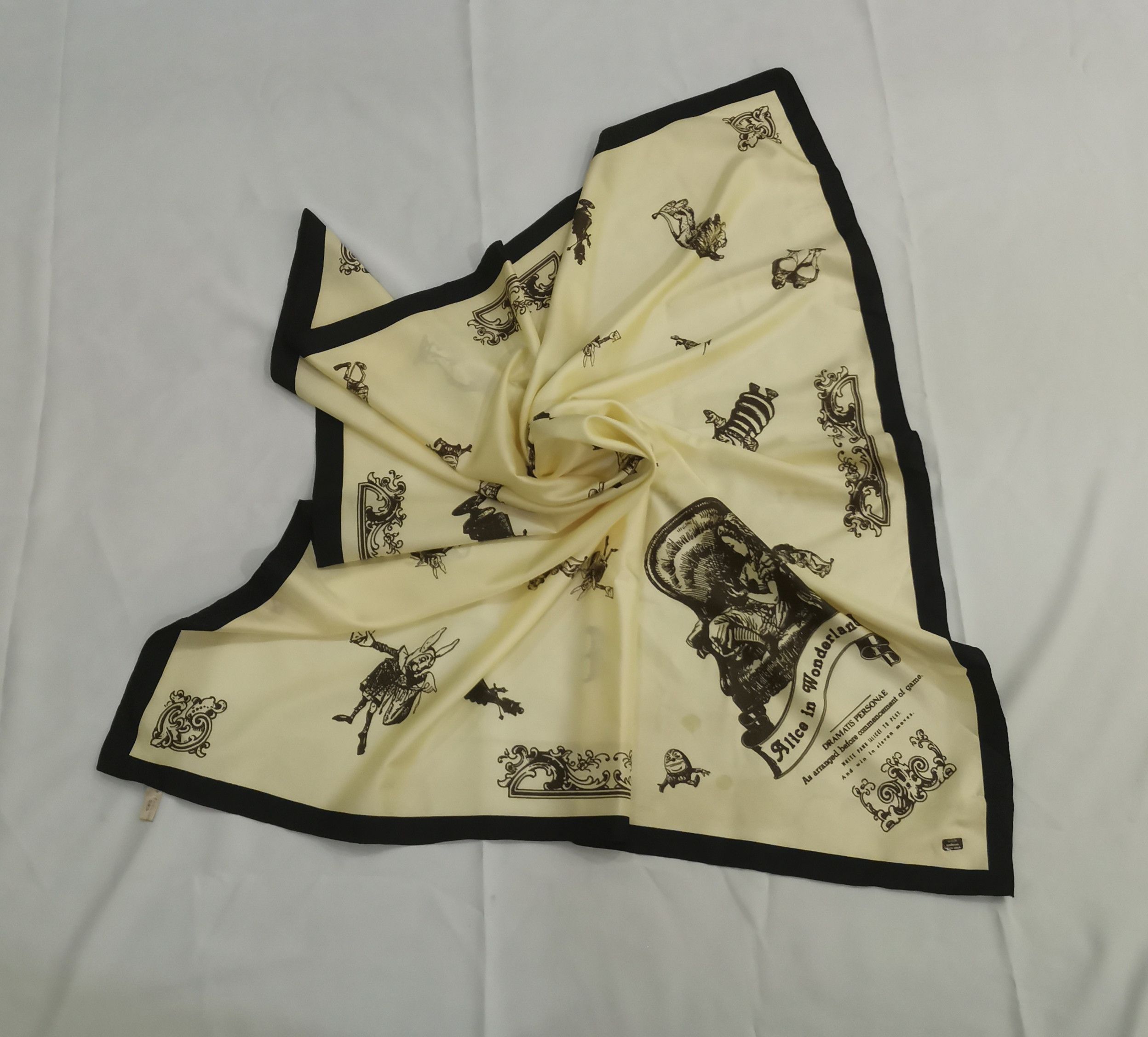 Vintage Rare vintage Alice in Wonderland scarves nice design Size ONE SIZE - 2 Thumbnail