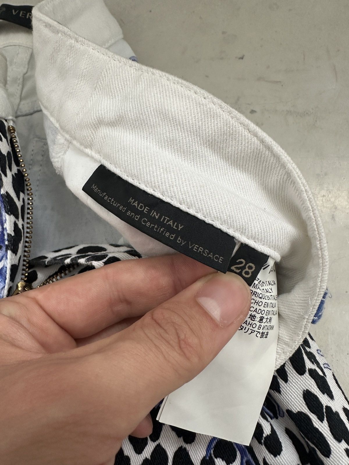 Versace Gianni Versace AOP jeans Aqua coral and leopard print Size 28" / US 6 / IT 42 - 15 Thumbnail