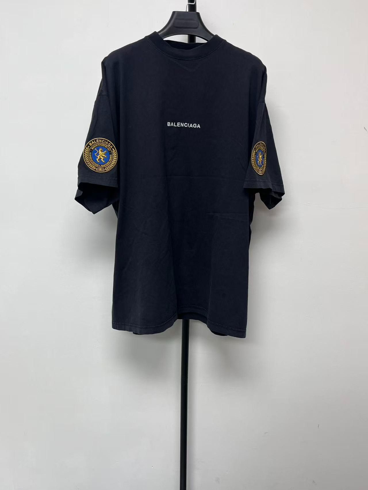 Balenciaga Balenciaga Faded Fleece Short-Sleeve T-Shirt Size US M / EU 48-50 / 2 - 1 Thumbnail
