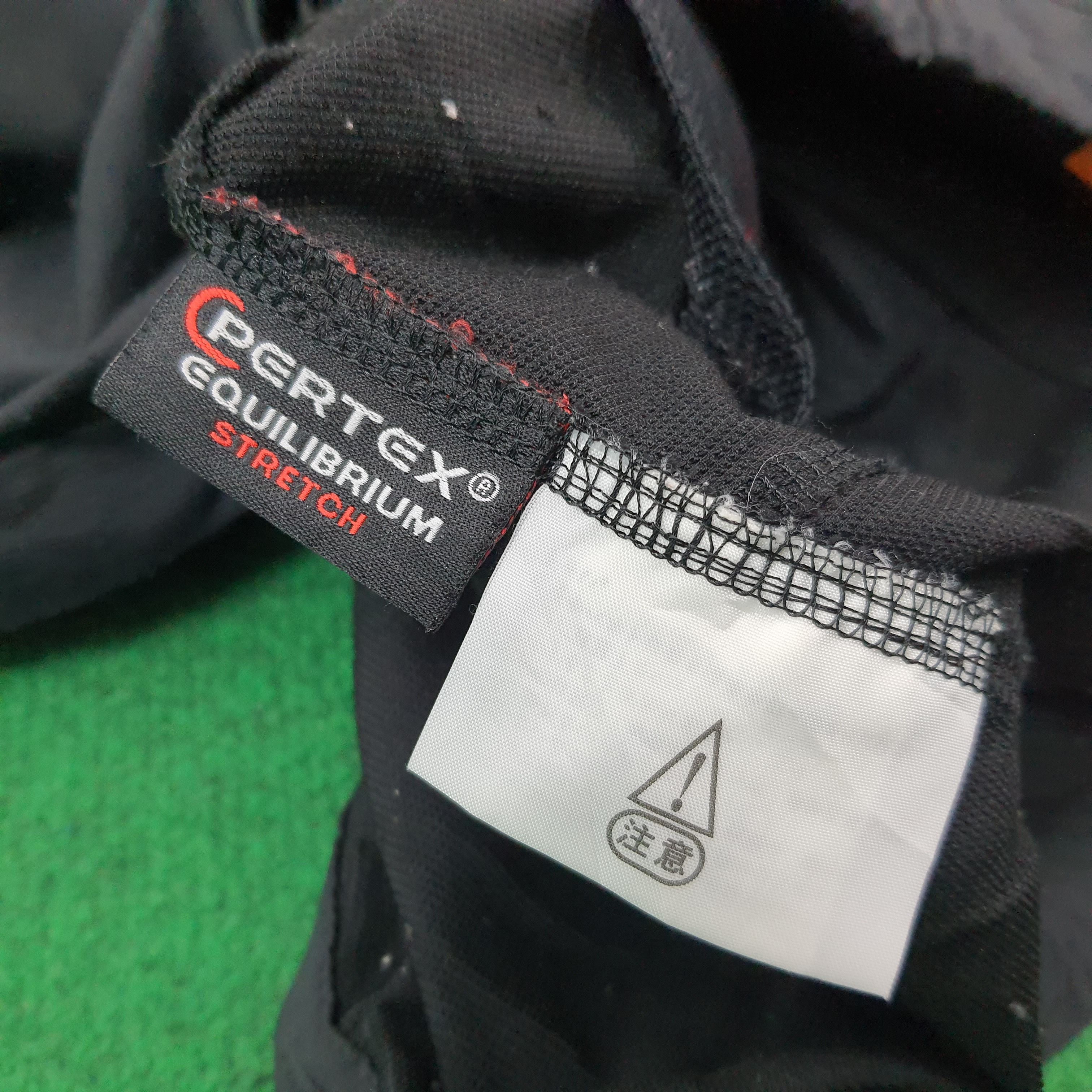 The North Face Vintage The North Face Flight Series Zipper Jacket C271N4 Size US L / EU 52-54 / 3 - 9 Thumbnail
