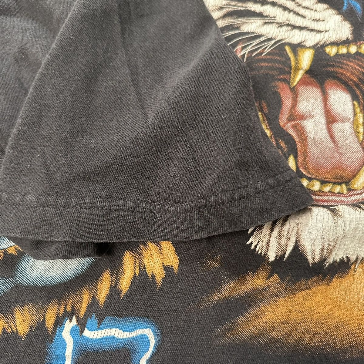 Vintage Vintage 90s American Thunder Tiger Lightning t-shirt Size US XL / EU 56 / 4 - 5 Thumbnail