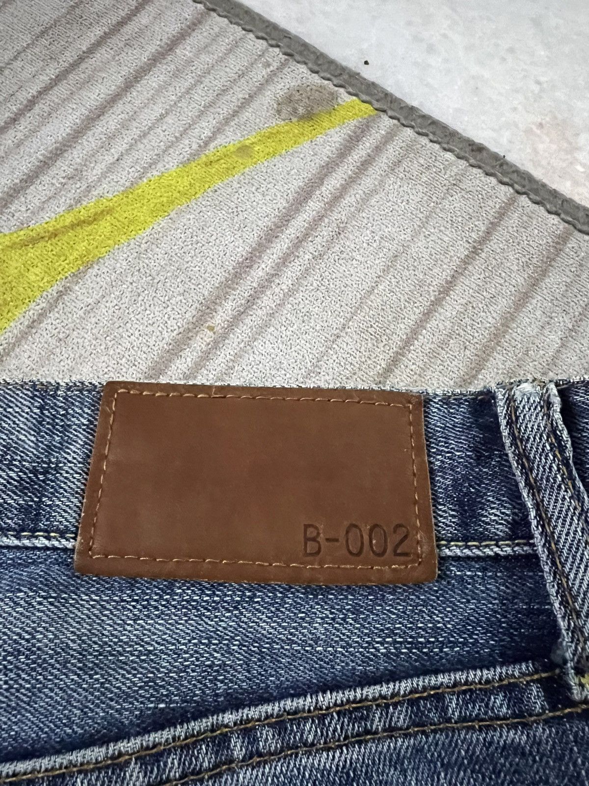 Japanese Brand 💥Flare💥Vintage Uniqlo B-002 light Wash Jean Size US 34 / EU 50 - 22 Thumbnail