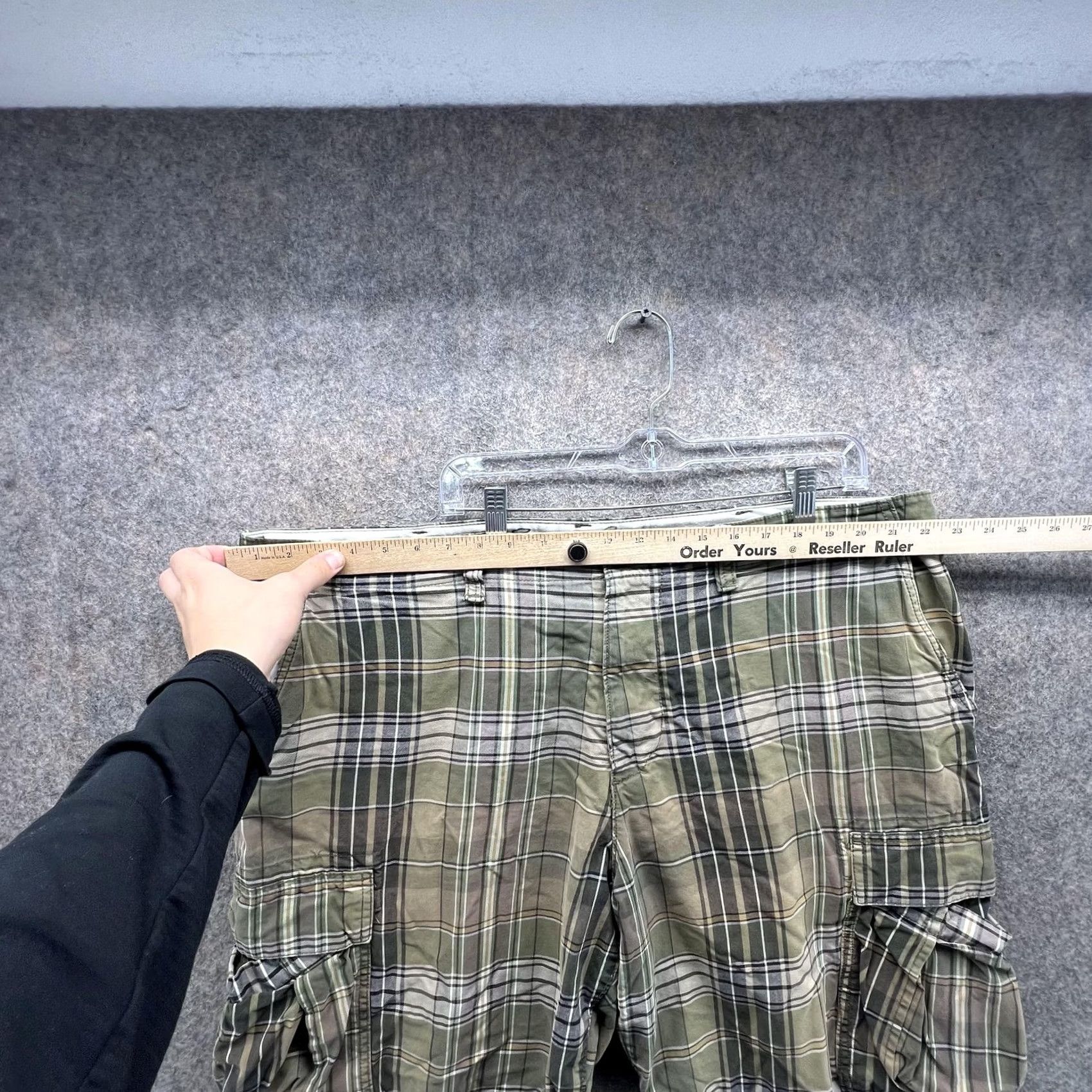 Eddie Bauer Eddie Bauer Cargo Shorts Mens 42 Green Plaid Cotton 11 Inseam Casual Pockets Size US 42 / EU 58 - 5 Thumbnail