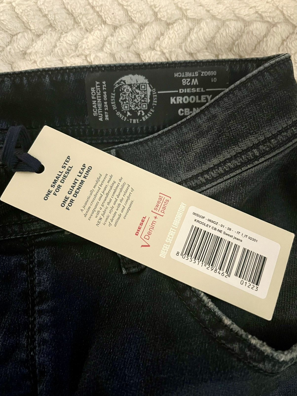 Diesel CRAZY Pair Of Joggjeans From Diesel In A Beautiful Deep Blue Size US 28 / EU 44 - 13 Thumbnail