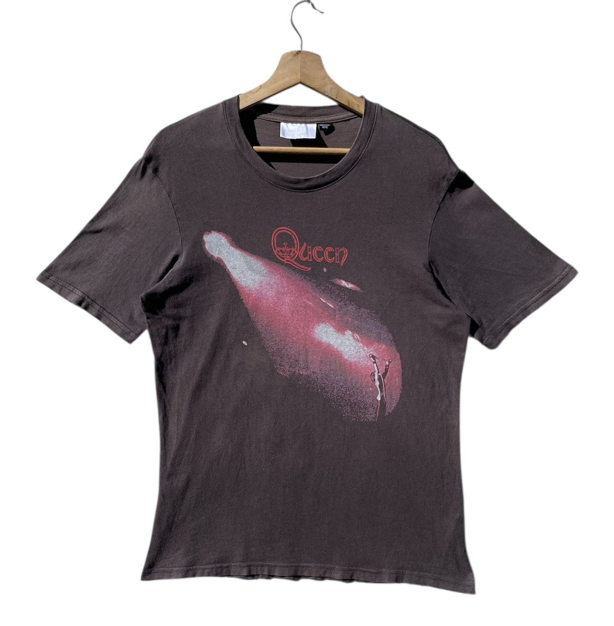 Band Tees RARE🔥 Sun Faded Queen Rock Band Shirt Size US M / EU 48-50 / 2 - 1 Thumbnail
