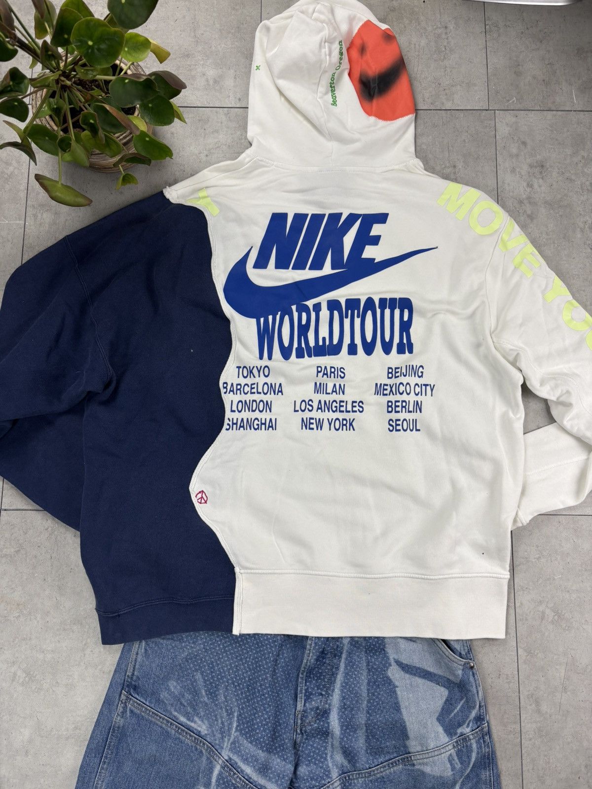 Nike Nike World Tour Distorted.Lab Custom Hoodie Swoosh Size US L / EU 52-54 / 3 - 2 Thumbnail