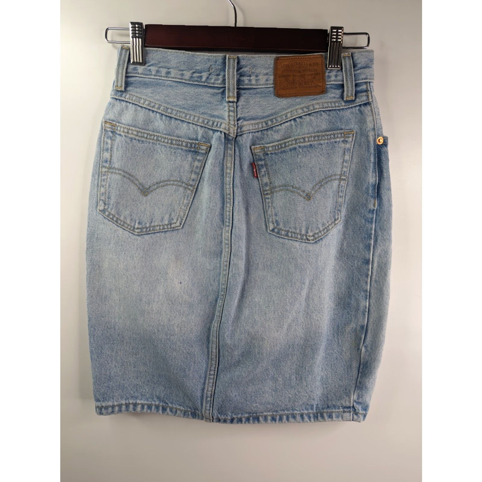 Levi's Levi's Premium Denim Skirt Short Vintage? No. Big E Red Tab Stretch Blue Denim 25 Women Cotton Blend Denim Skirt Zip Casual Size 42" / US 20 - 4 Thumbnail