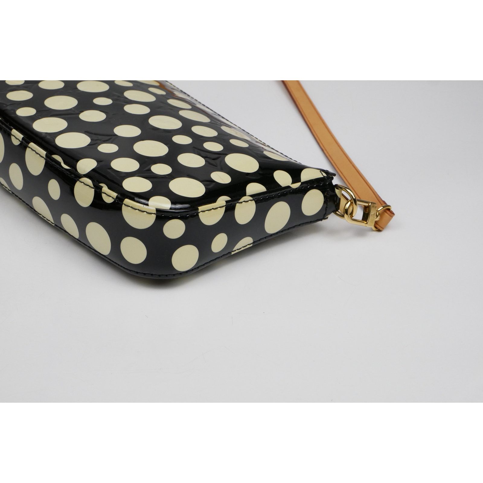 Louis Vuitton Louis Vuitton Vernis Yayoi Kusama Pochette Accessories Size ONE SIZE - 4 Thumbnail