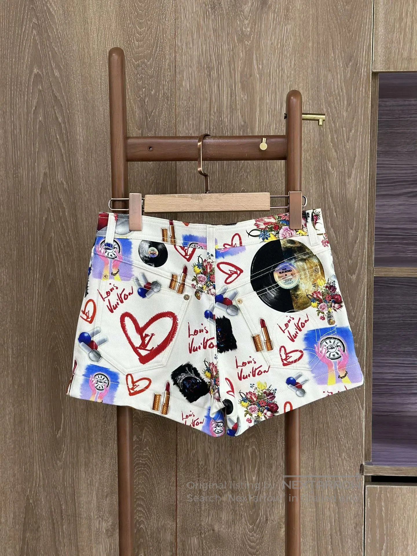 Louis Vuitton Louis Vuitton Printed Casual Shorts. Size 35" - 2 Thumbnail