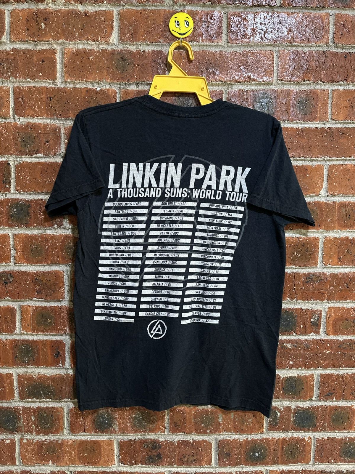 Band Tees Vintage Linkin Park A Thousand Suns: World Tour Faded Tee Size US M / EU 48-50 / 2 - 2 Thumbnail