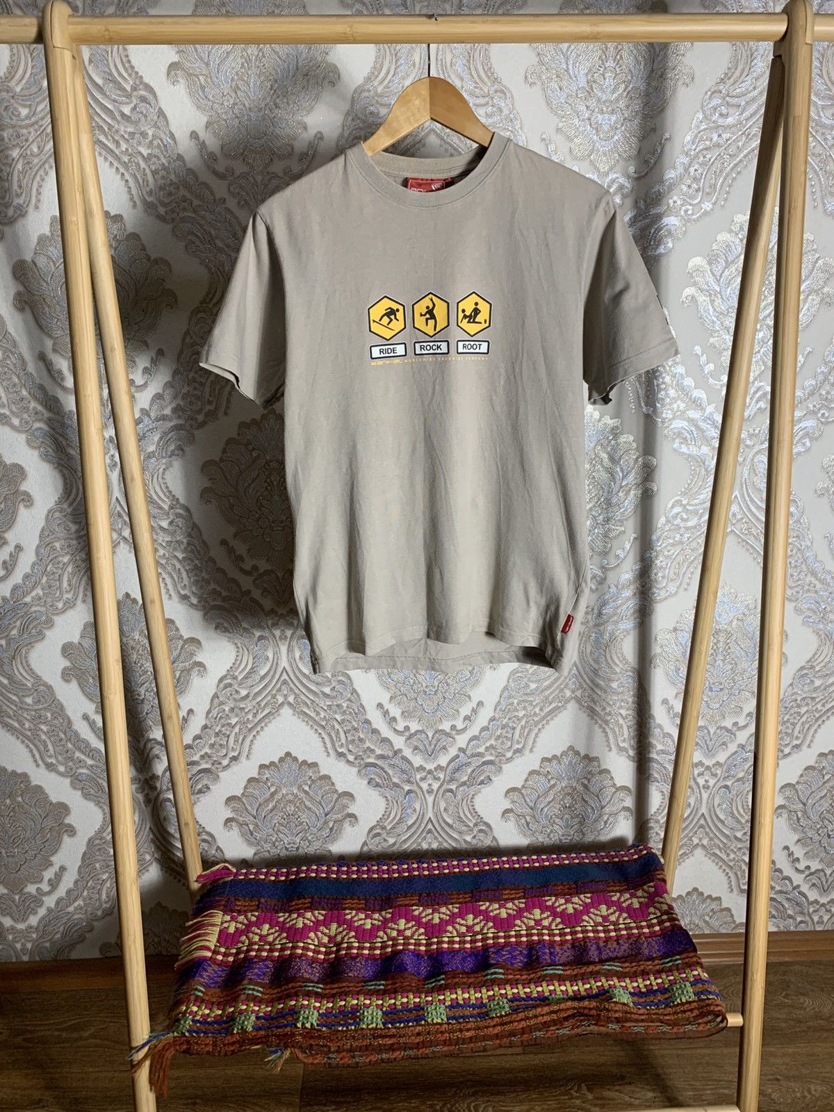 Cartoon Network VINTAGE ANIMAL SKI SEX ROCK HUMOR RETRO T-SHIRT Y2K SK8 90s Size US S / EU 44-46 / 1 - 1 Thumbnail
