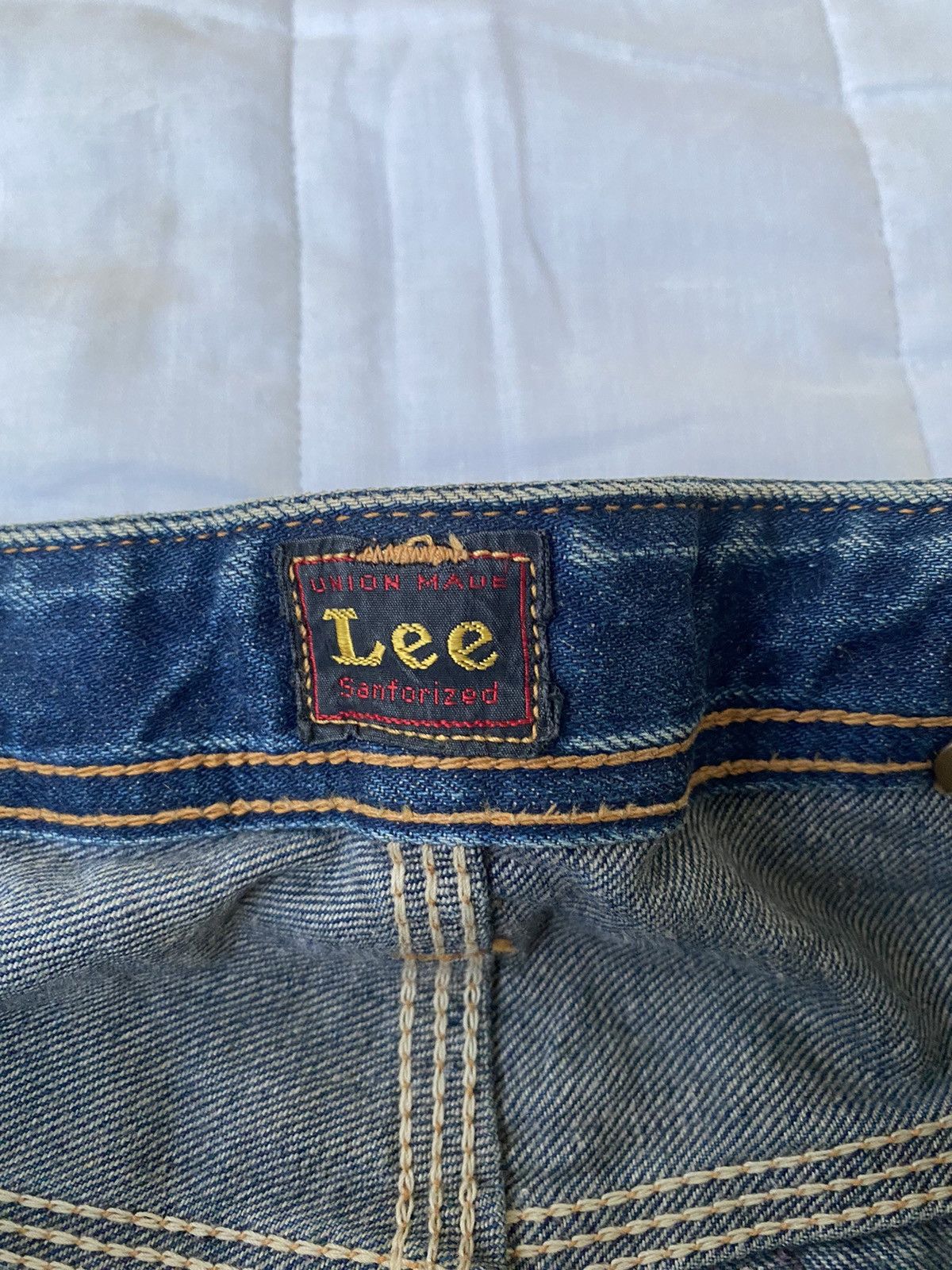 Lee VINTAGE LEE x UNION MADE SELVEDGE DISTRESS DENIM BUCKLE BACK Size US 30 / EU 46 - 14 Thumbnail
