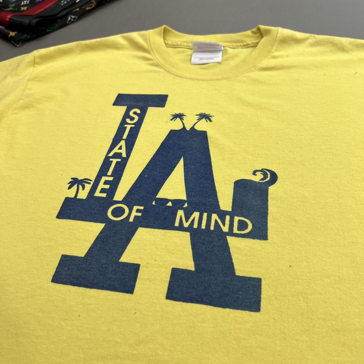Hanes Vintage Y2K Thrashed Los Angeles LA Tee Shirt Size US L / EU 52-54 / 3 - 4 Thumbnail