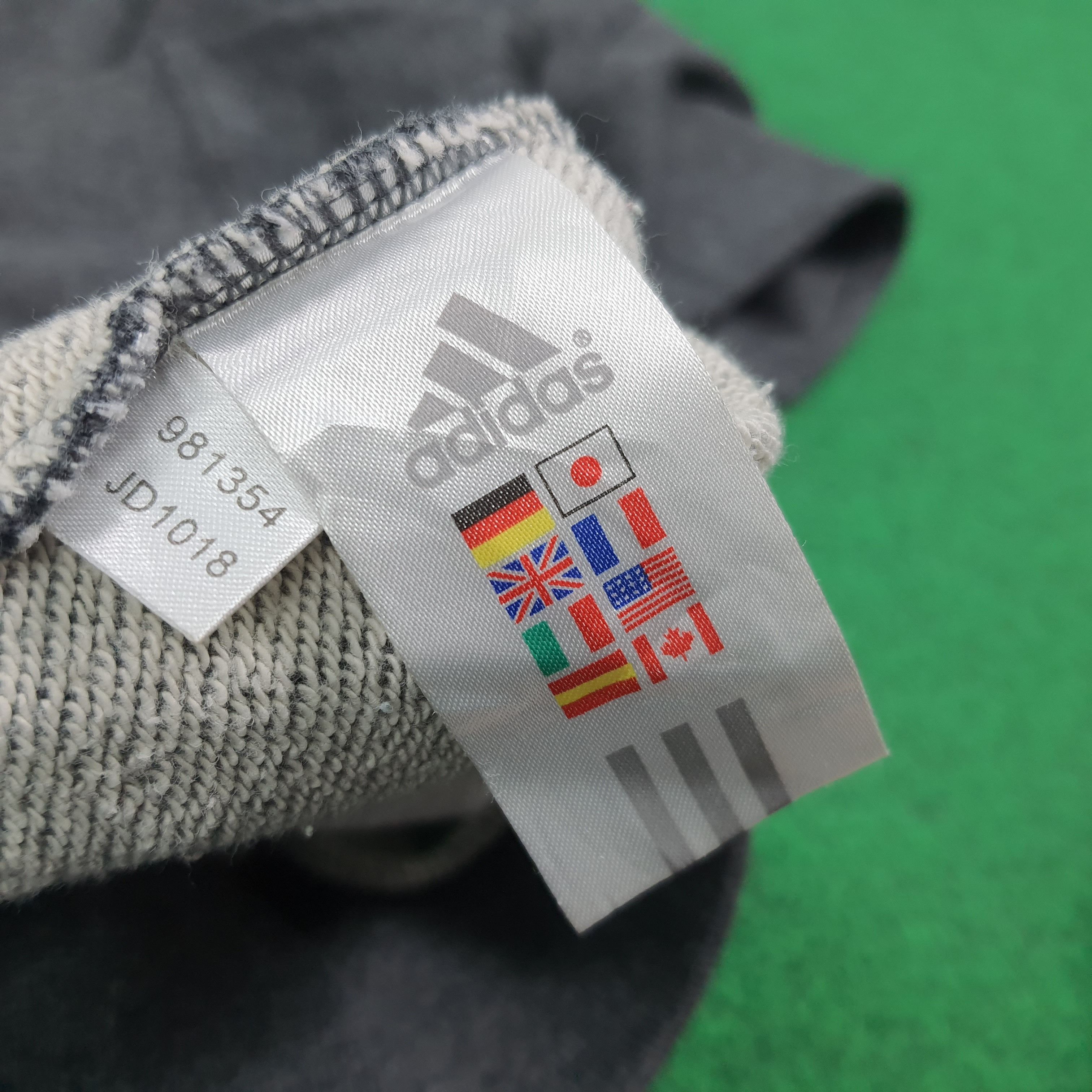 Adidas Vintage Adidas Custom Yohji Yamamoto Logo Sweatshirt C279N3 Size US M / EU 48-50 / 2 - 8 Thumbnail