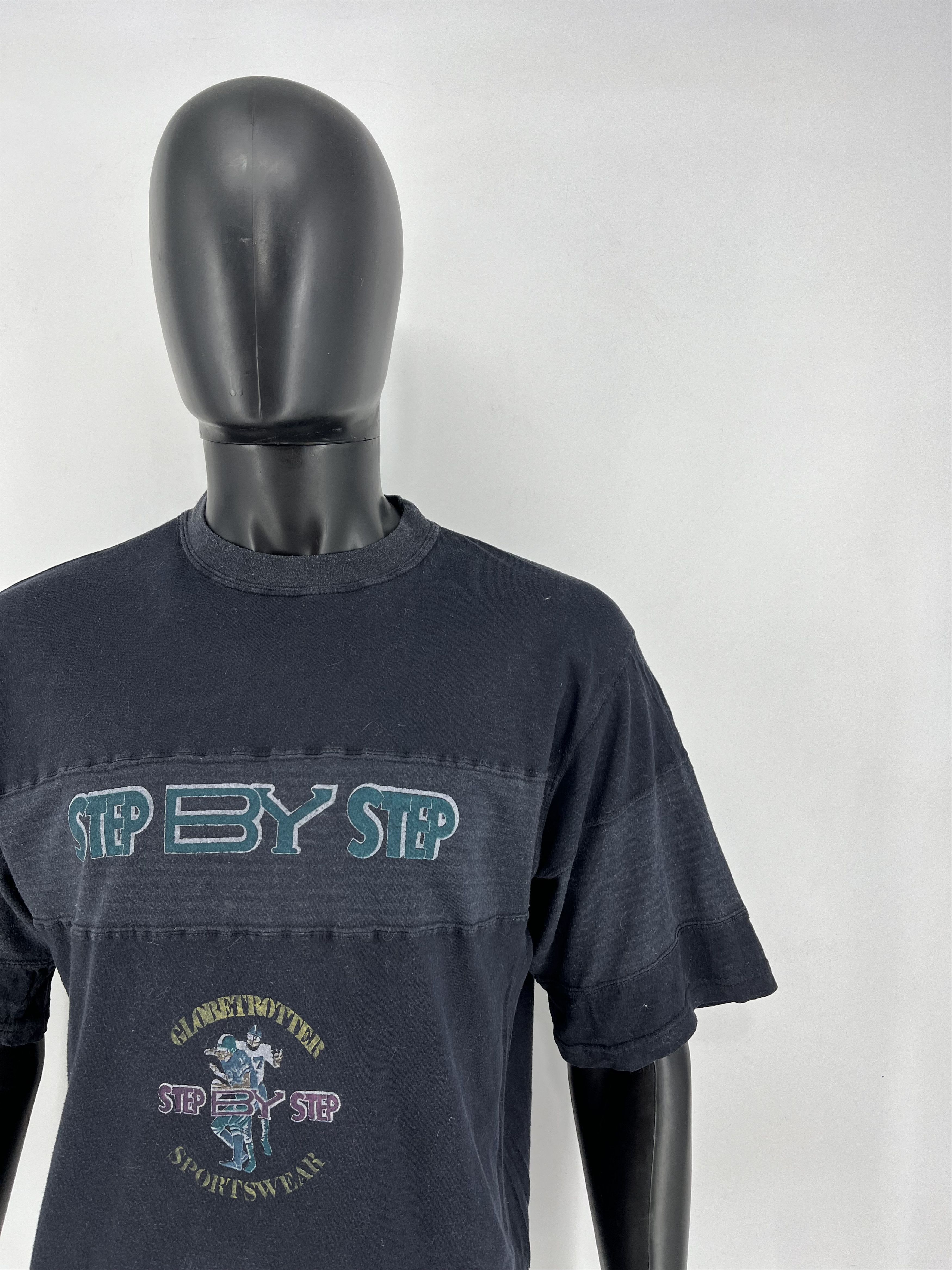 Sports Specialties Vintage "globetrotter step by step sportswear" TShirt Size M Size US M / EU 48-50 / 2 - 7 Thumbnail