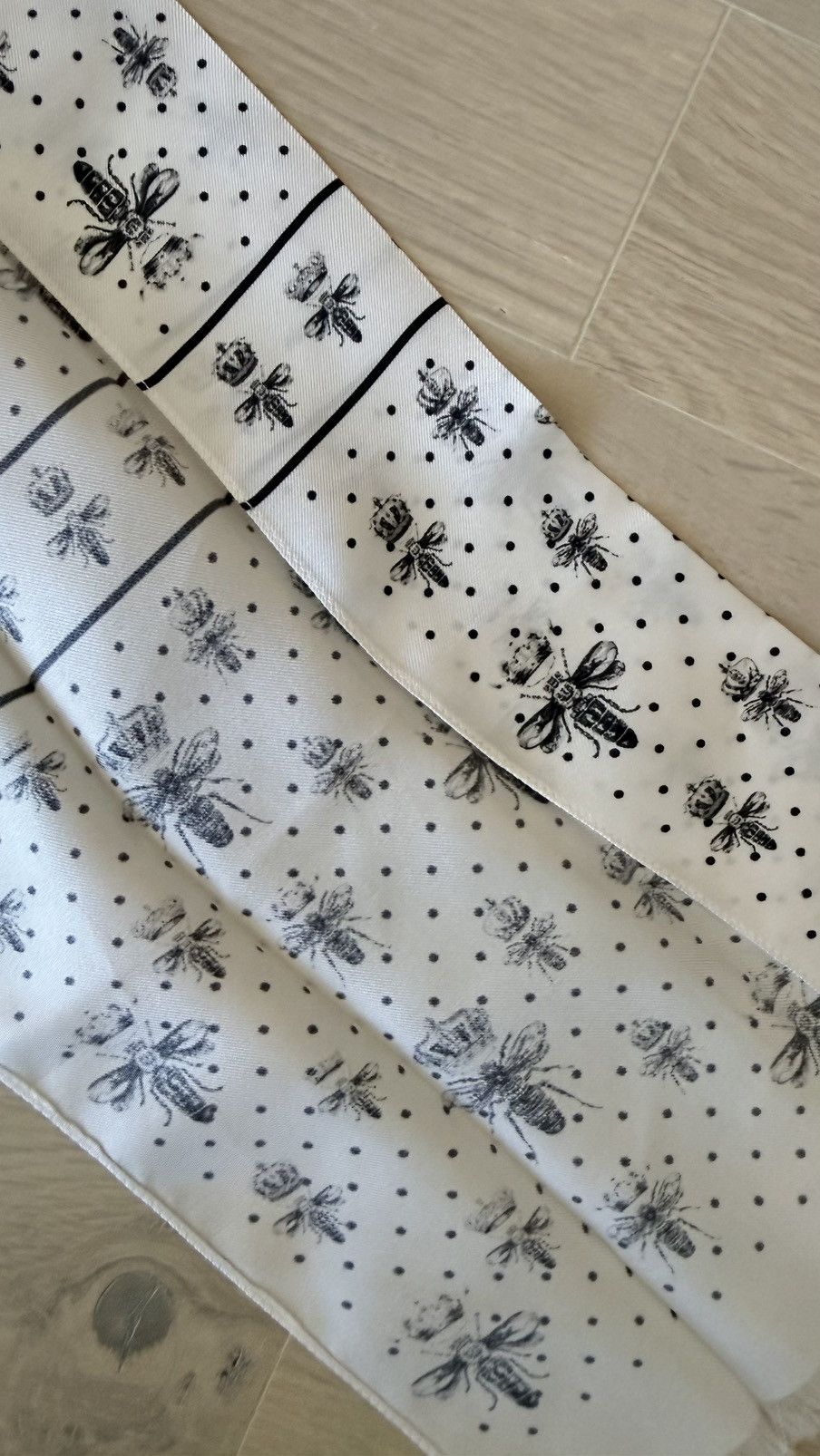 Dolce & Gabbana Dolce & Gabbana silk scarf bee pattern Size ONE SIZE - 3 Thumbnail