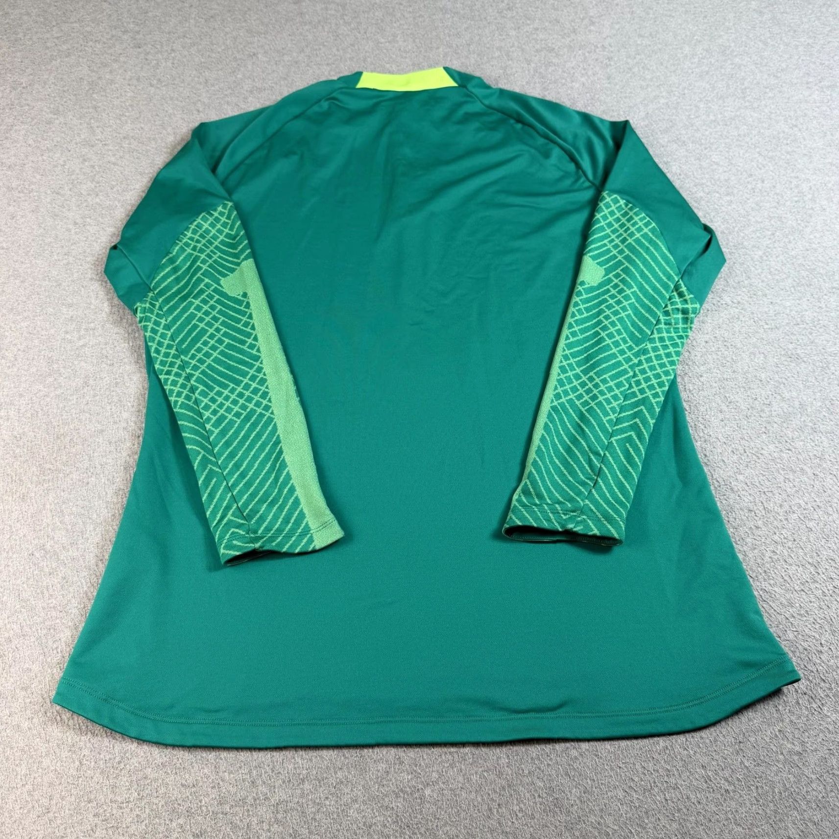 Nike Nike Shirt Men XL Green 1/4 Zip Long Sleeve Pullover Soccer Training Gym Hiking Size US L / EU 52-54 / 3 - 2 Thumbnail