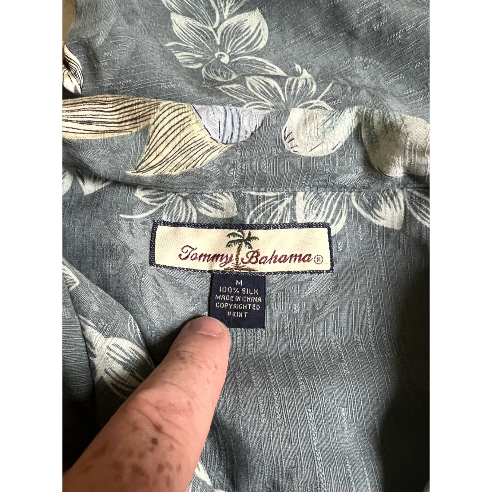 Tommy Bahama Tommy Bahama Shirt Men’s Medium Button-Up Silk Hawaiian Pineapple Flowers Size US M / EU 48-50 / 2 - 5 Thumbnail