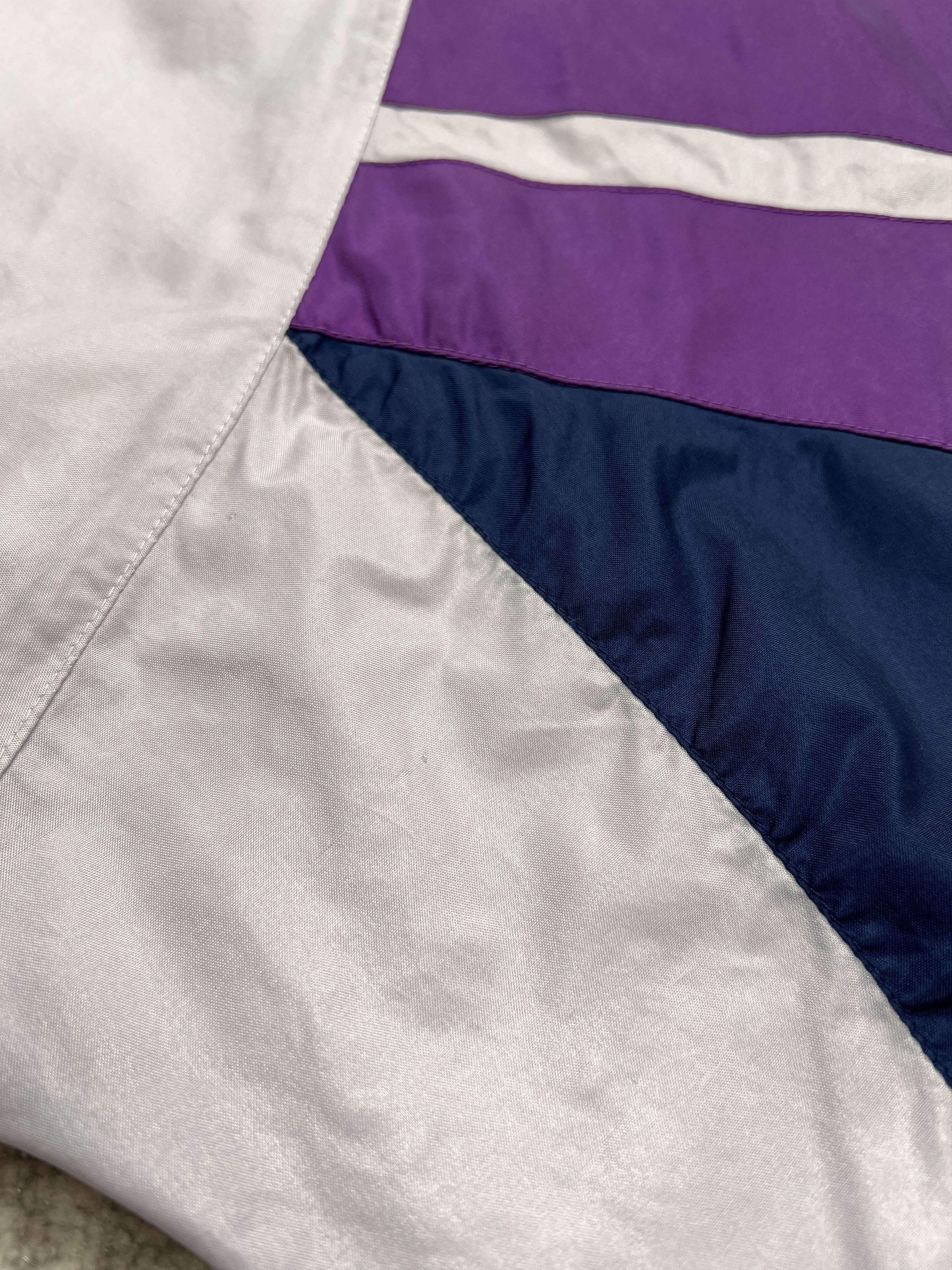 Adidas Vintage Adidas Chevron Panel Windbreaker Jacket - Size L Size US L / EU 52-54 / 3 - 16 Thumbnail