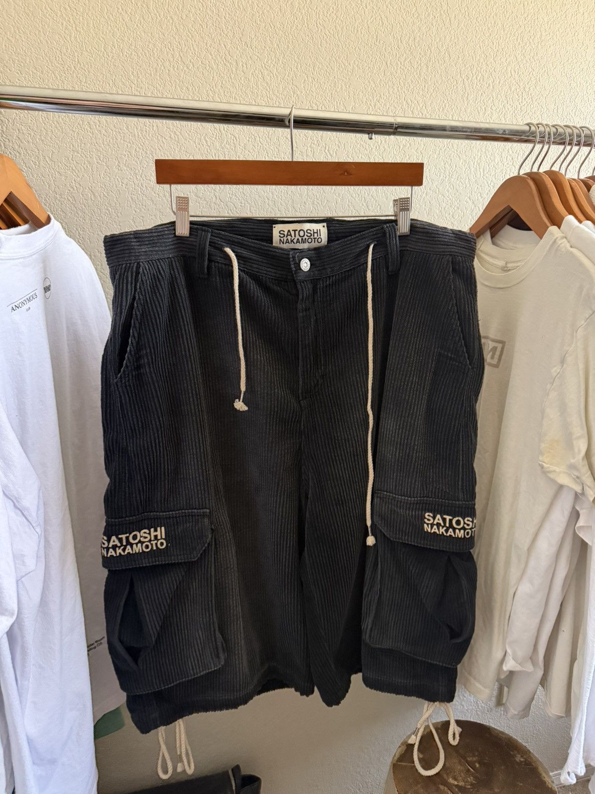 Satoshi Nakamoto Satoshi Nakamoto 3/4 Cargo Shorts Size US 40 / EU 56 - 1 Thumbnail