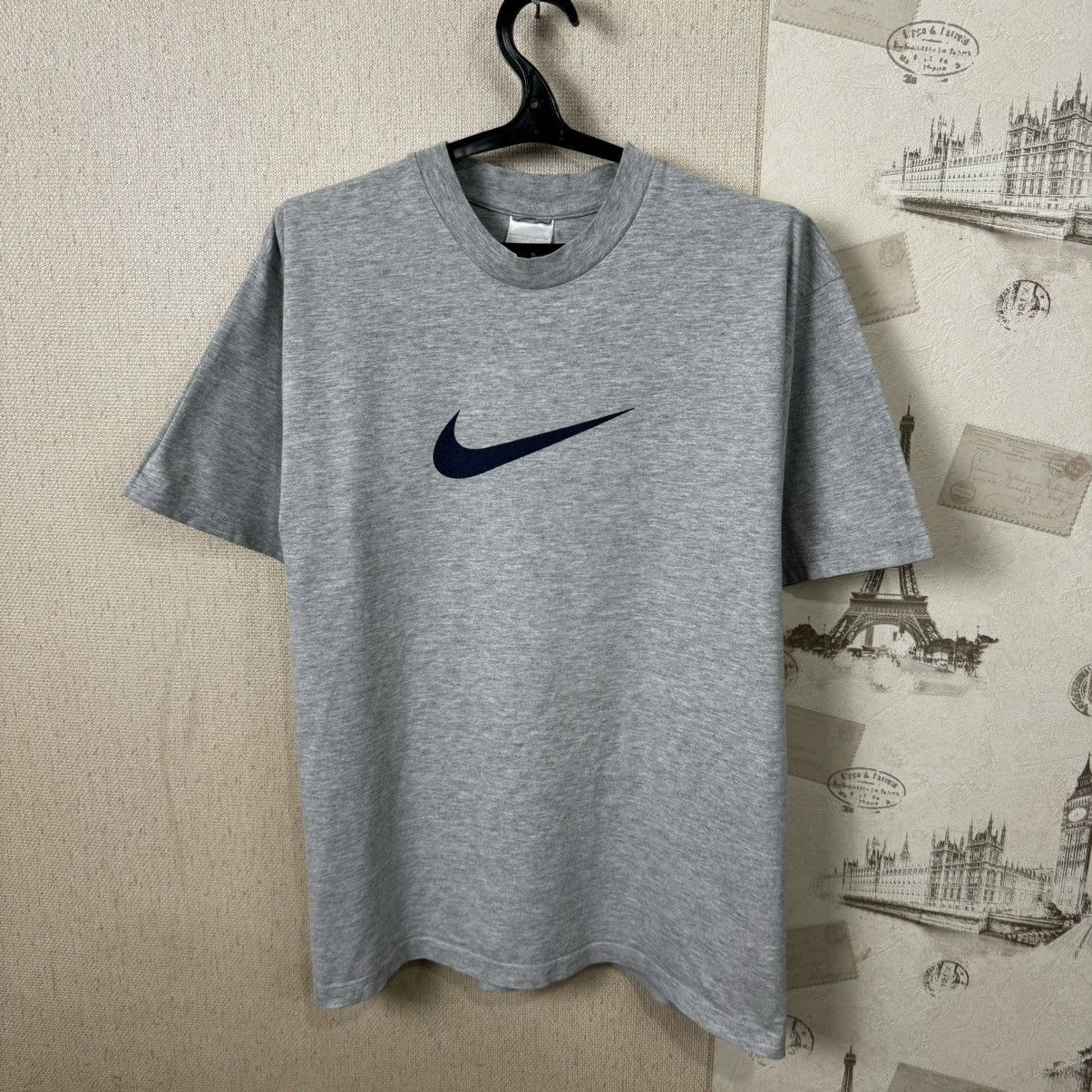 Nike × Vintage Vintage Nike 90s T shirt Centre Logo Gray XL Streetwear Size US XL / EU 56 / 4 - 14 Thumbnail