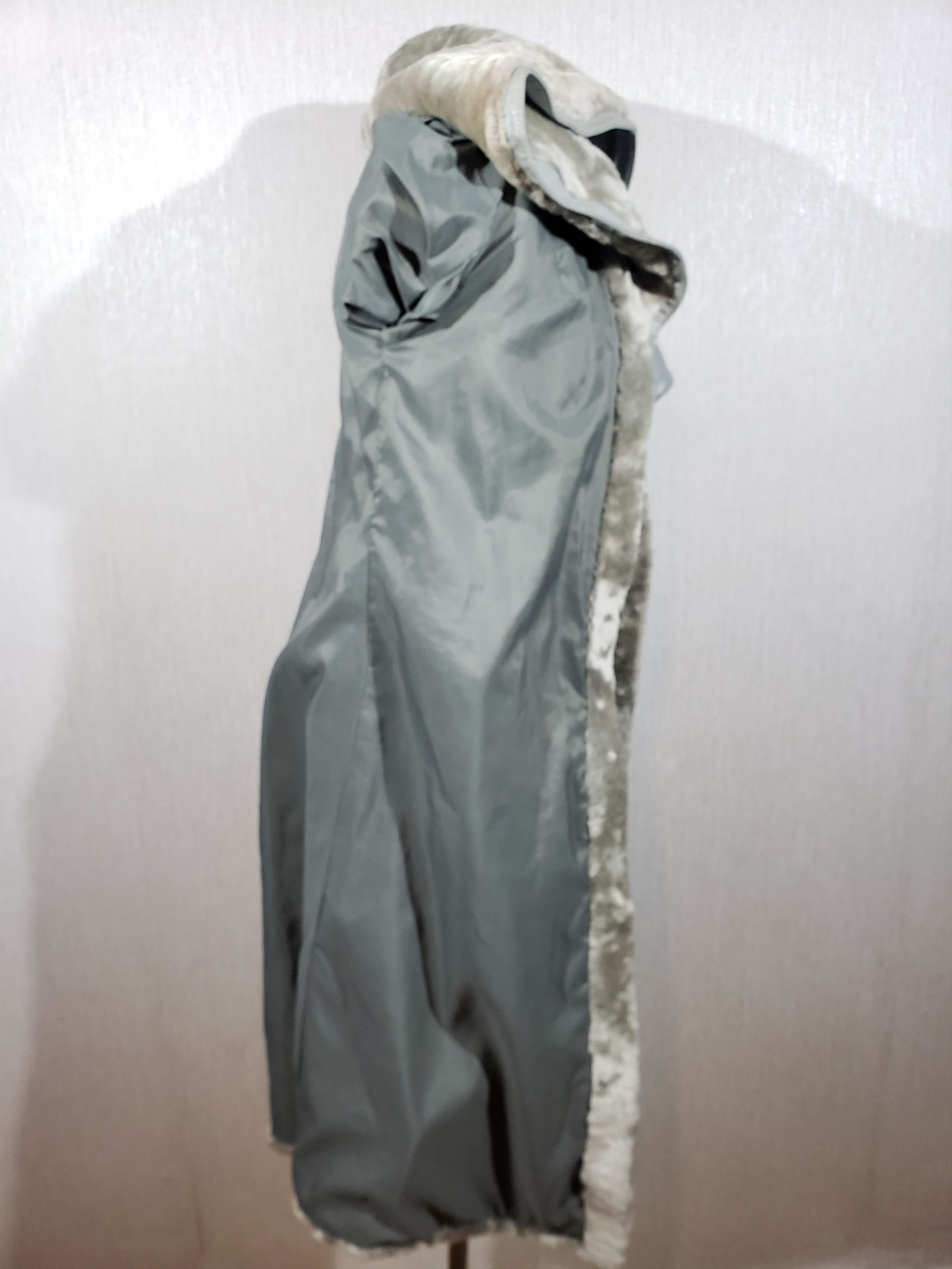Other onderful women's sheepskin coat with a luxurious fur hood. Size L / US 10 / IT 46 - 8 Thumbnail
