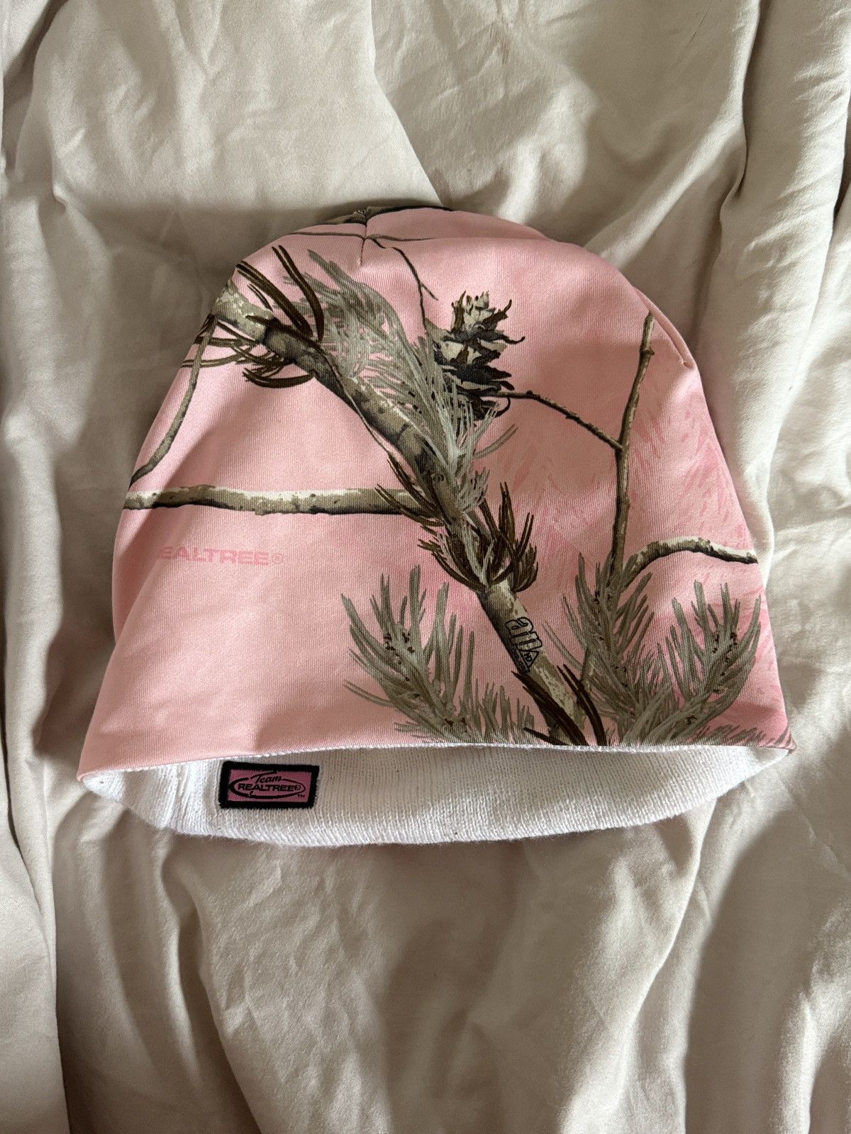 Realtree × Vintage Pink camouflage realtree beanie fits womens or men’s Size ONE SIZE - 2 Thumbnail