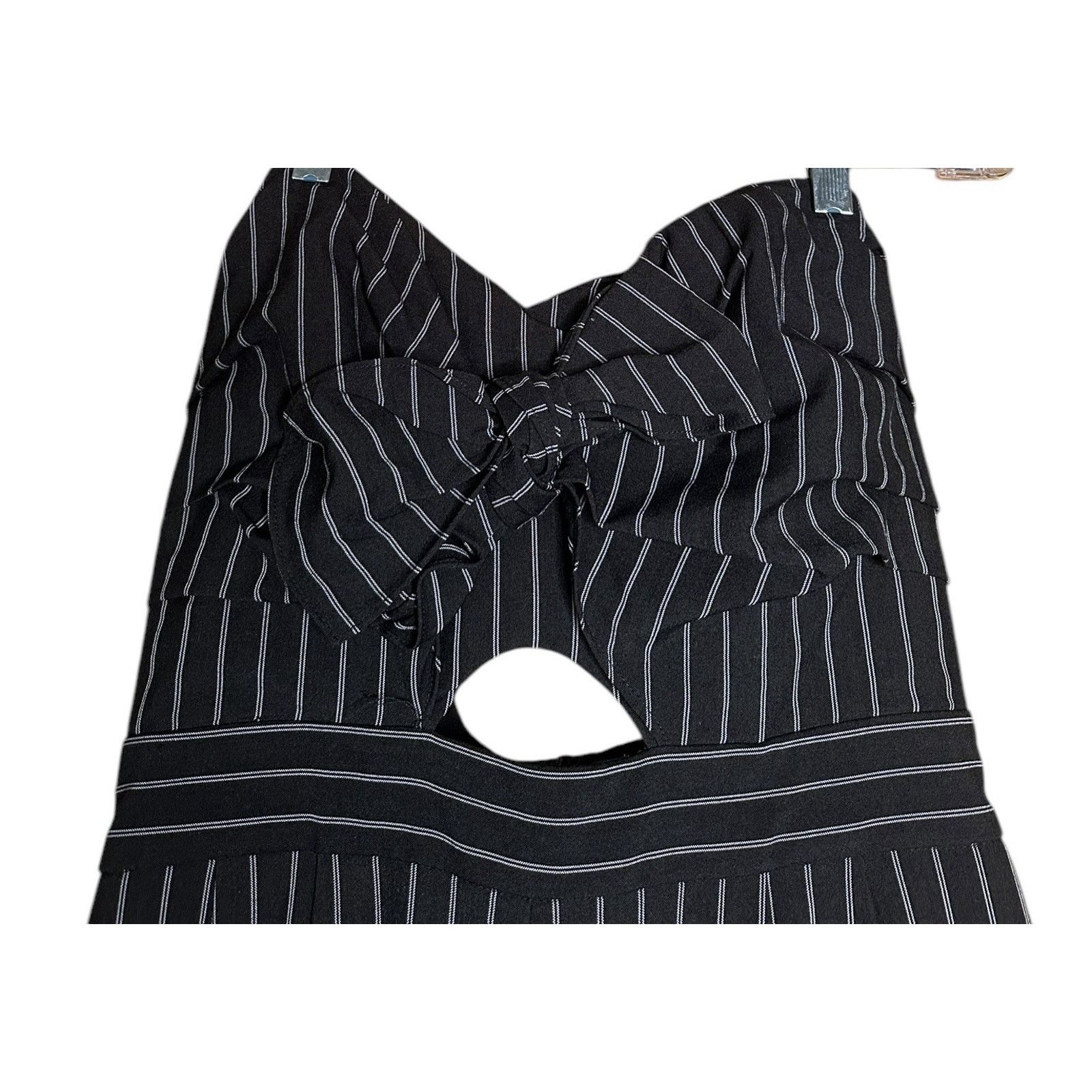 ASTR The Label ASTR Mara Black Pinstripe Cropped Wide Leg Jumpsuit L Size 30" / US 8 / IT 44 - 3 Thumbnail
