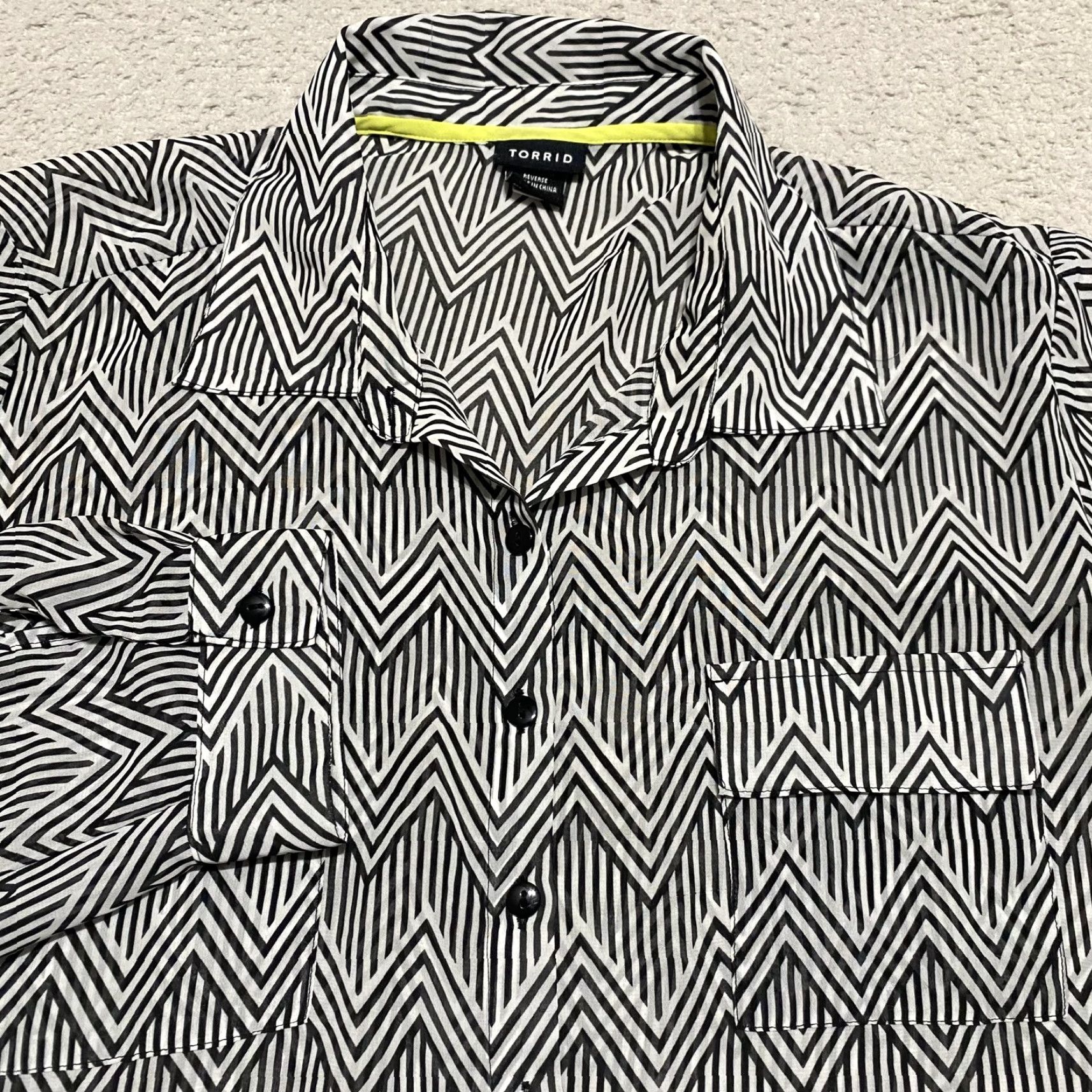 Torrid Torrid Shirt 1X Plus Chevron Zigzag Button-Up Sheer Long Sleeve Blouse Black, Womens, Plus, Button, Classic, Modern Size XL / US 12-14 / IT 48-50 - 5 Thumbnail