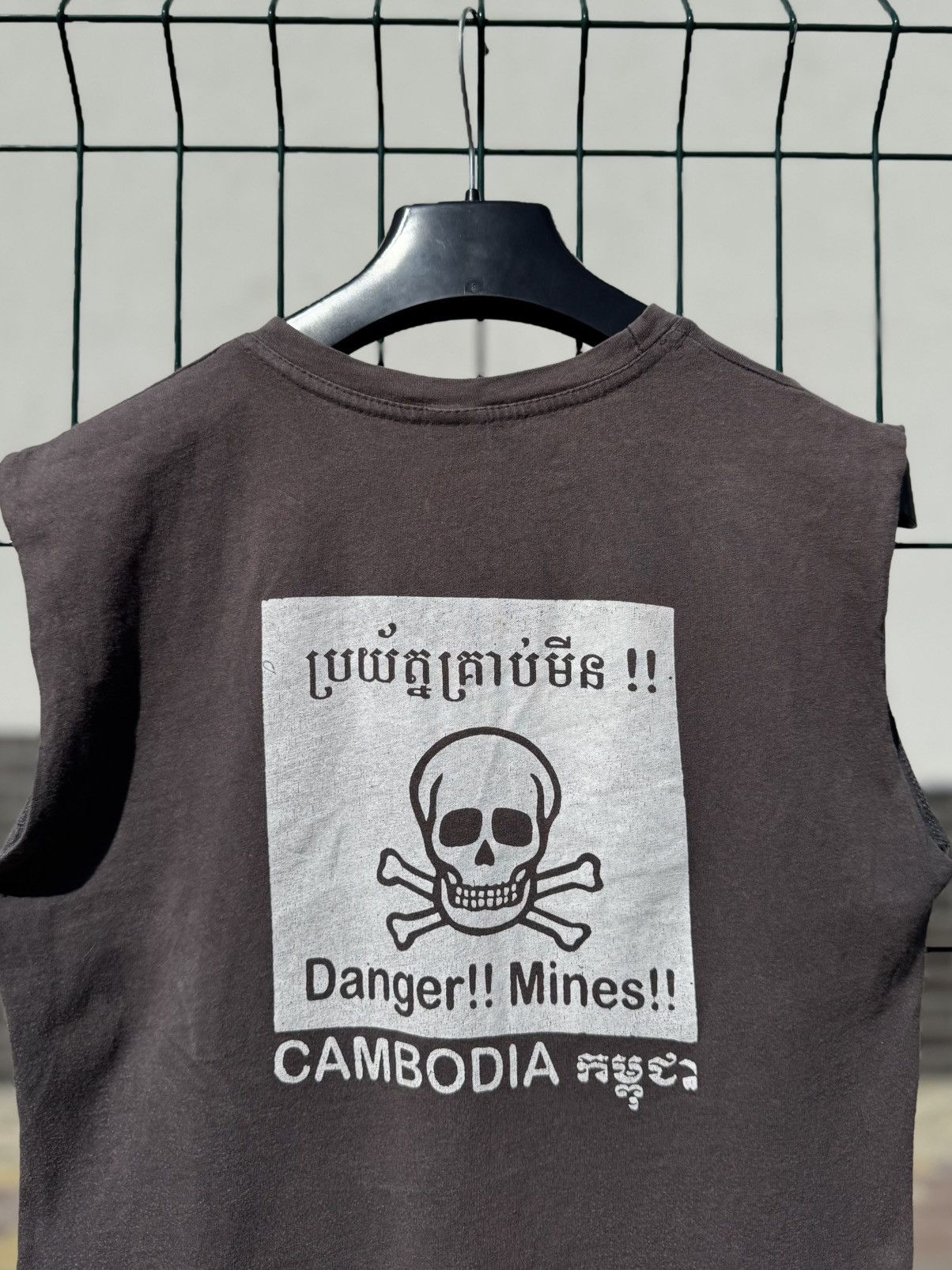 Vintage Vintage 90s CAMBODIA Danger Mines Landmines Sleeveless Tee Size US M / EU 48-50 / 2 - 2 Thumbnail