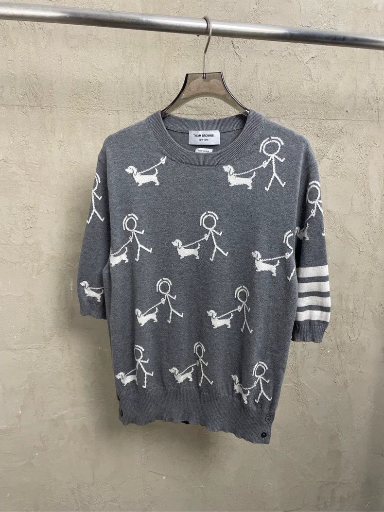 Thom Browne Thom browne Gray full-print dog walking villain four-stripe Size US M / EU 48-50 / 2 - 1 Thumbnail