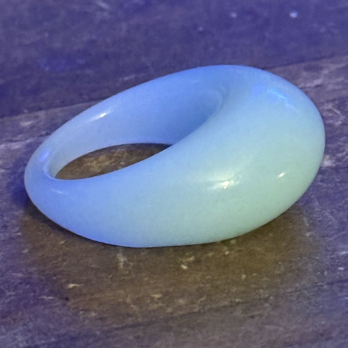 Vintage Vintage pale green lucite dome ring Size ONE SIZE - 5 Thumbnail