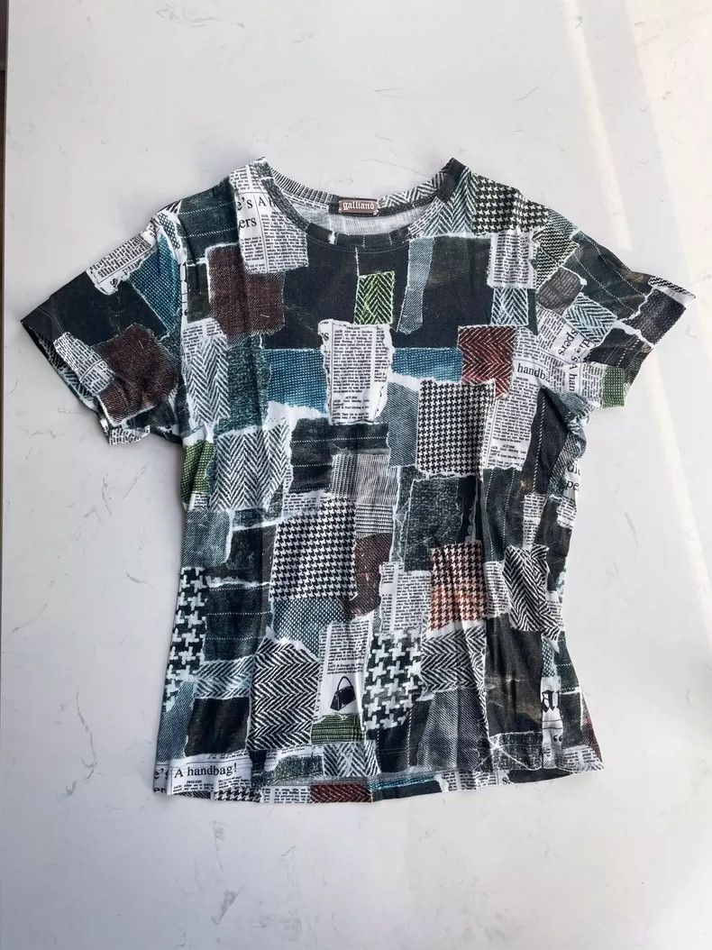 John Galliano John Galliano Newspaper collage print T-shirt 2504-Nextarro Size US S / EU 44-46 / 1 - 1 Thumbnail