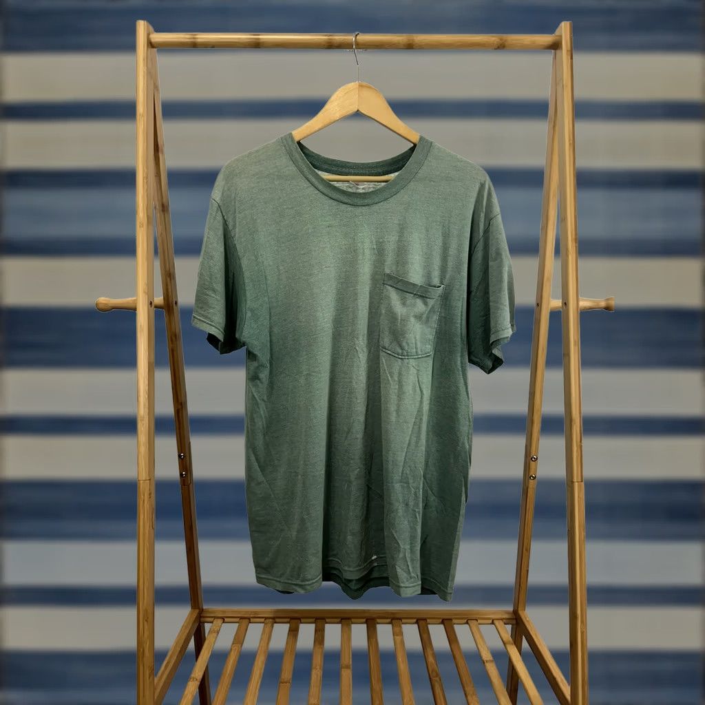 Fruit Of The Loom VTG Gradient Sun Faded Soft Worn Paper Thin Burnout Pocket Blank T-Shirt Size L Size US L / EU 52-54 / 3 - 1 Thumbnail