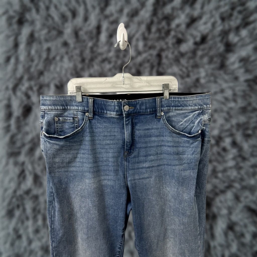 Torrid Torrid Bombshell Straight Jeans Womens 42x27 Medium Wash Premium Stretch Denim Size 28" / US 6 / IT 42 - 1 Thumbnail