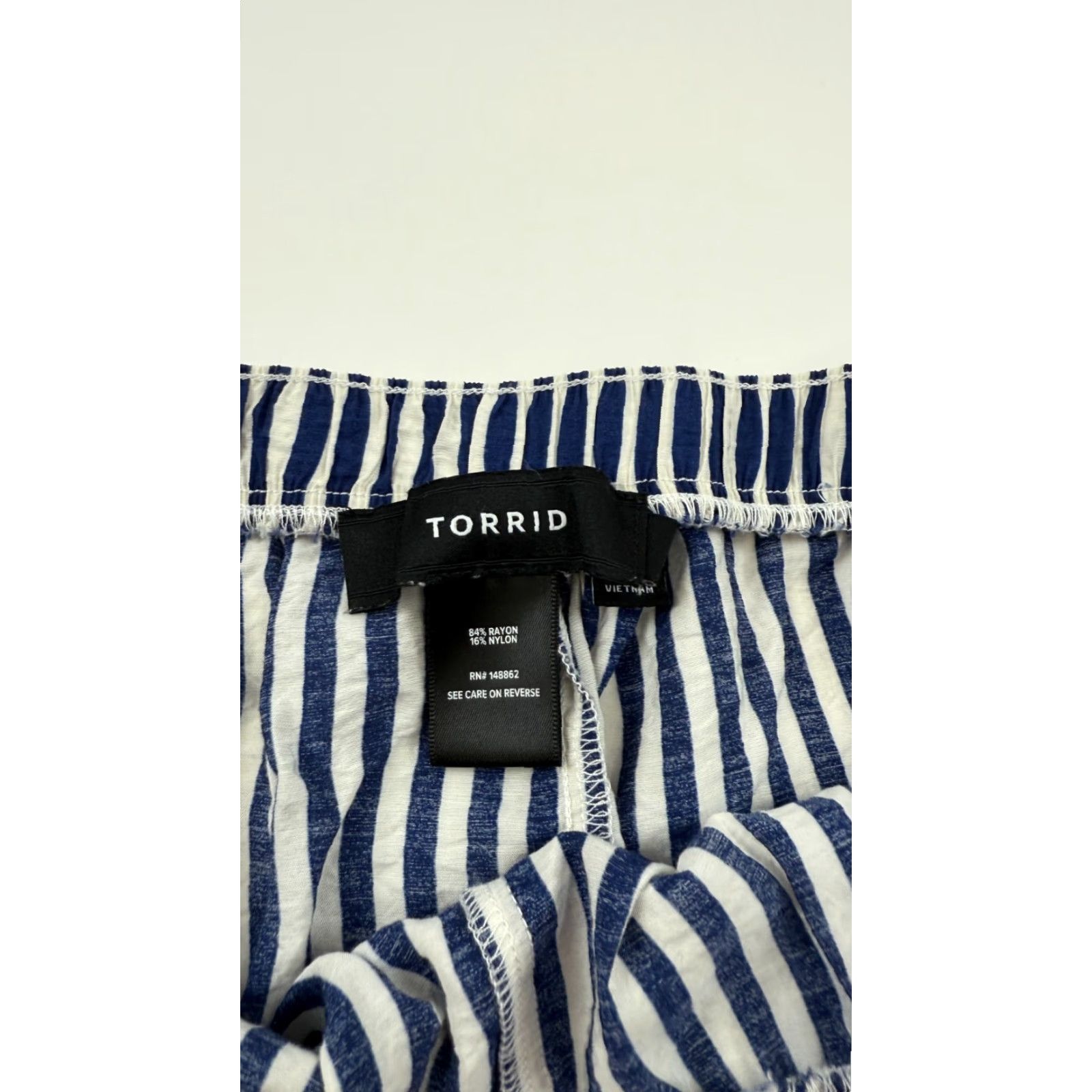Torrid Torrid Womens Shorts 3 Blue White Striped Rayon Drawstring Waist 4 Inseam Chino, High Rise, Elastic Size 26" / US 2 / IT 38 - 2 Thumbnail